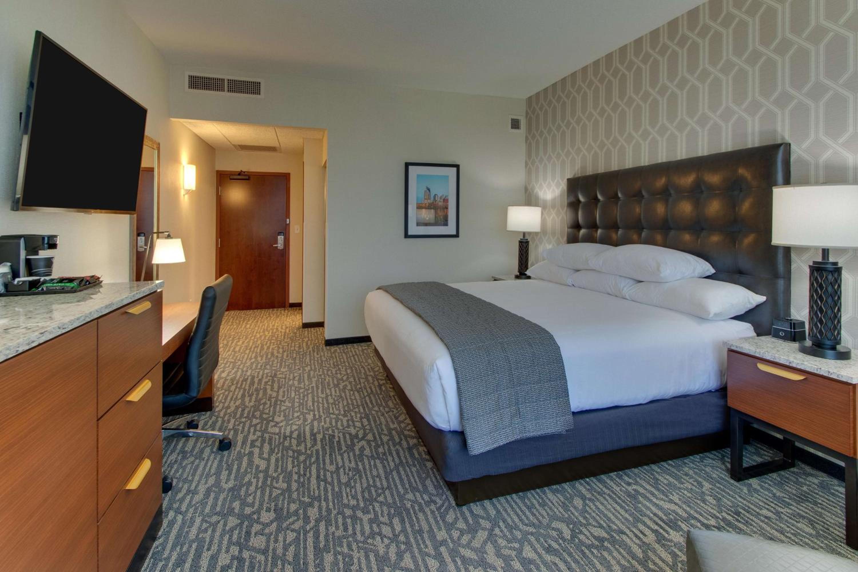 Deluxe King Room - Photo 2
