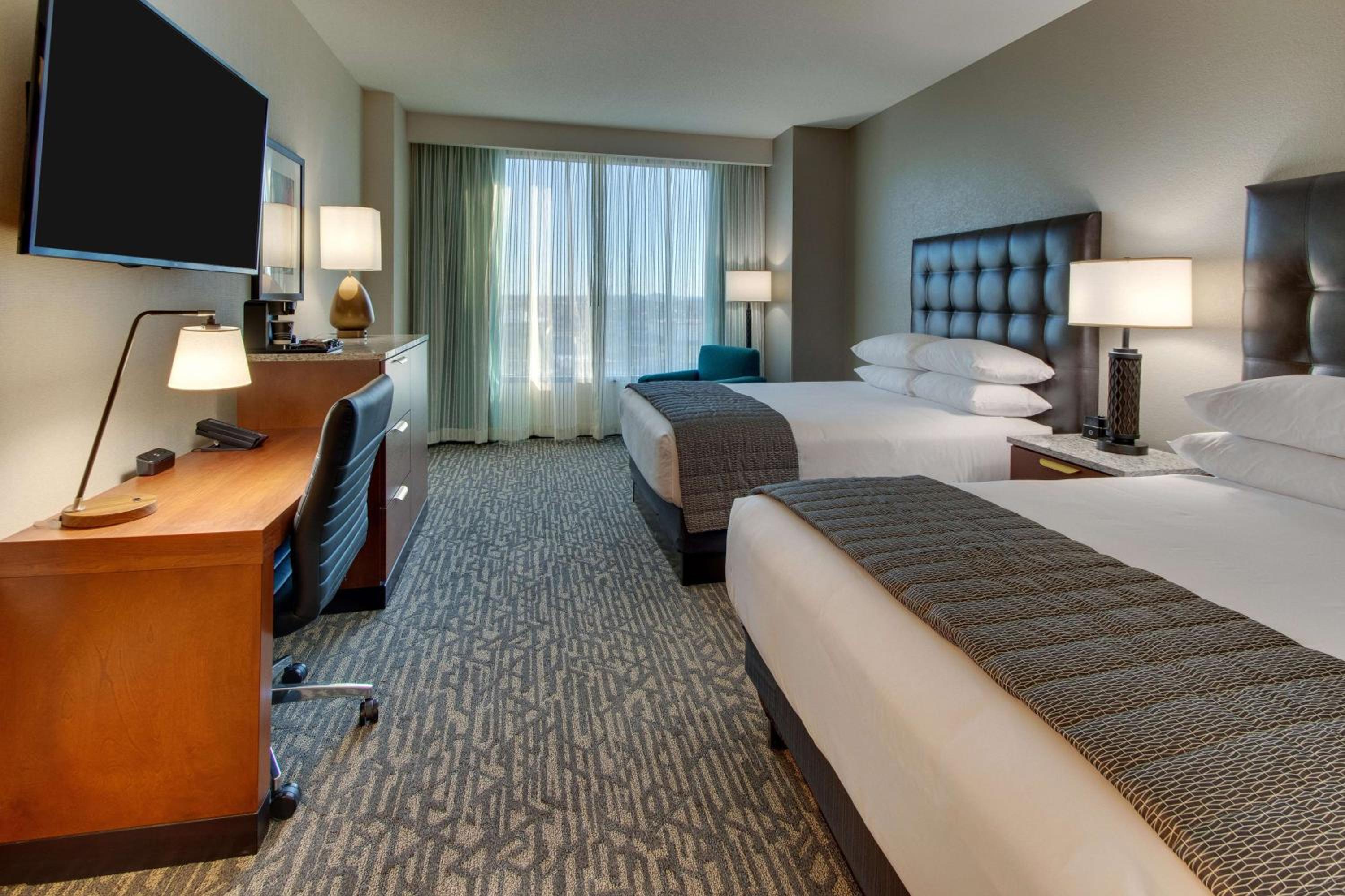 Deluxe Queen Room with Two Queen Beds - Hearing Accessible - Photo 1