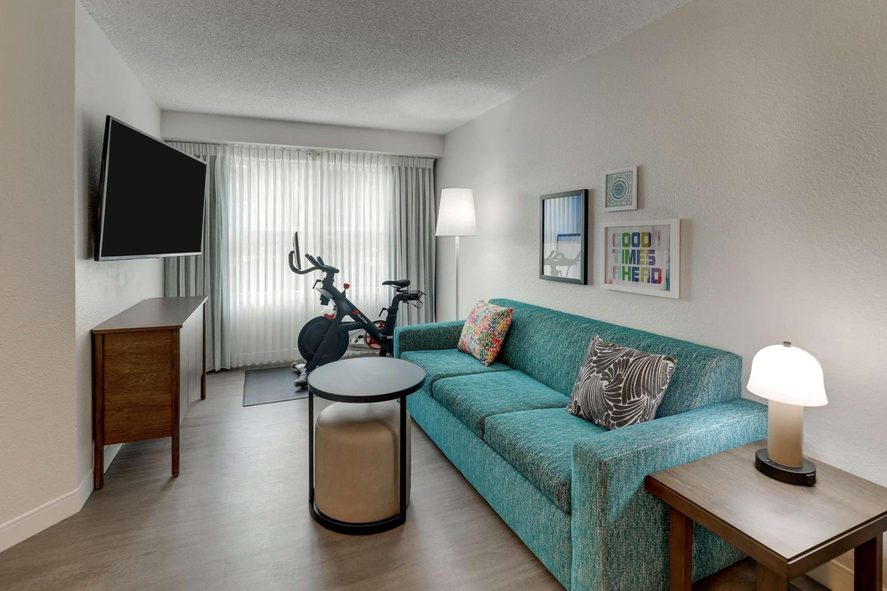 Suite - Photo 1