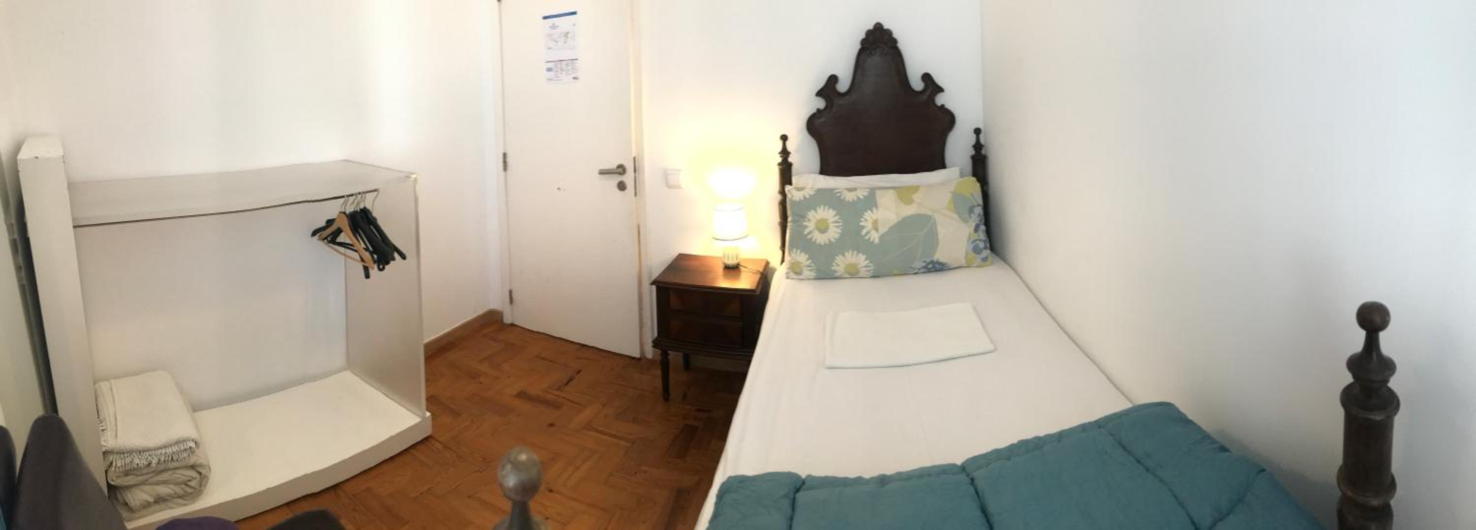 Small Single Room photo 3