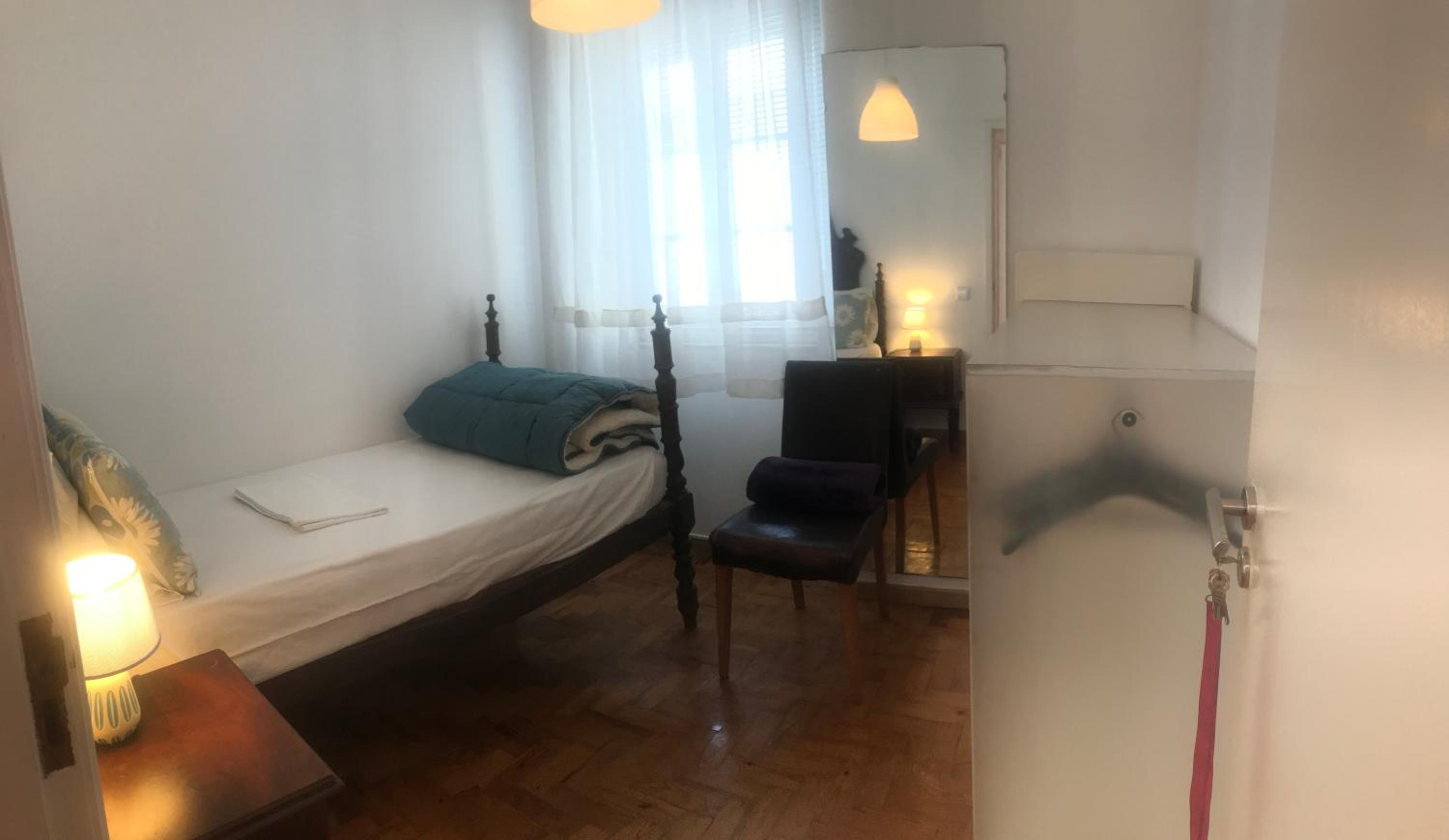Small Single Room photo 1