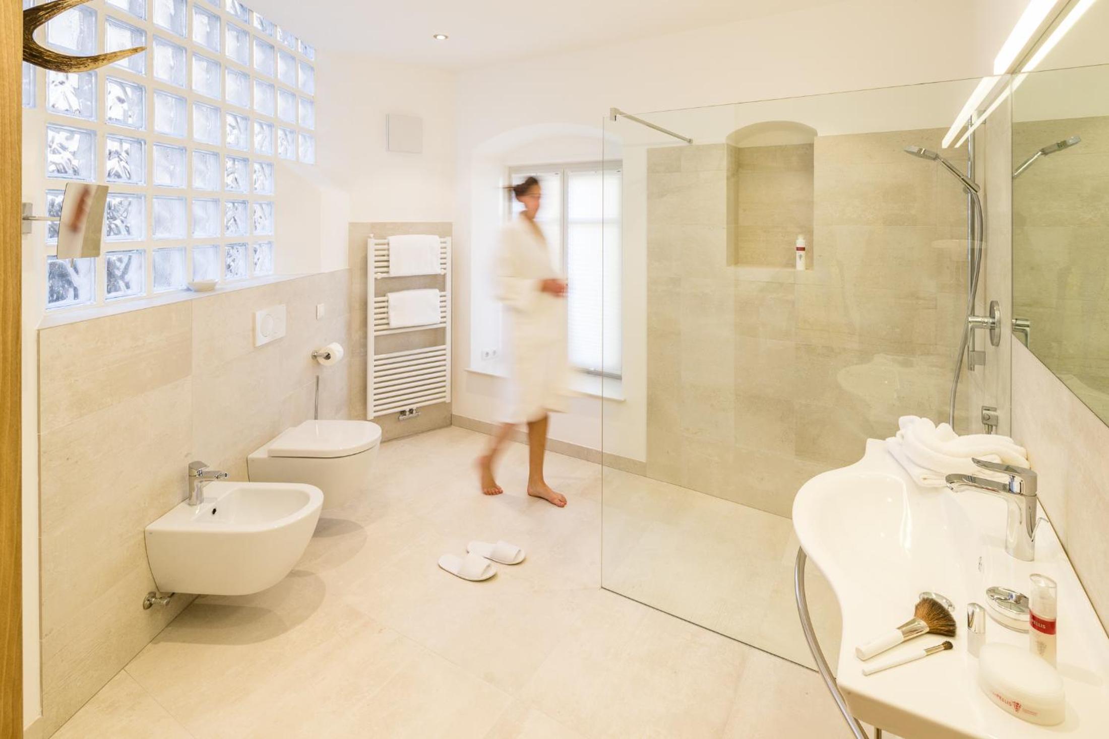Deluxe Double Room with Shower photo 2