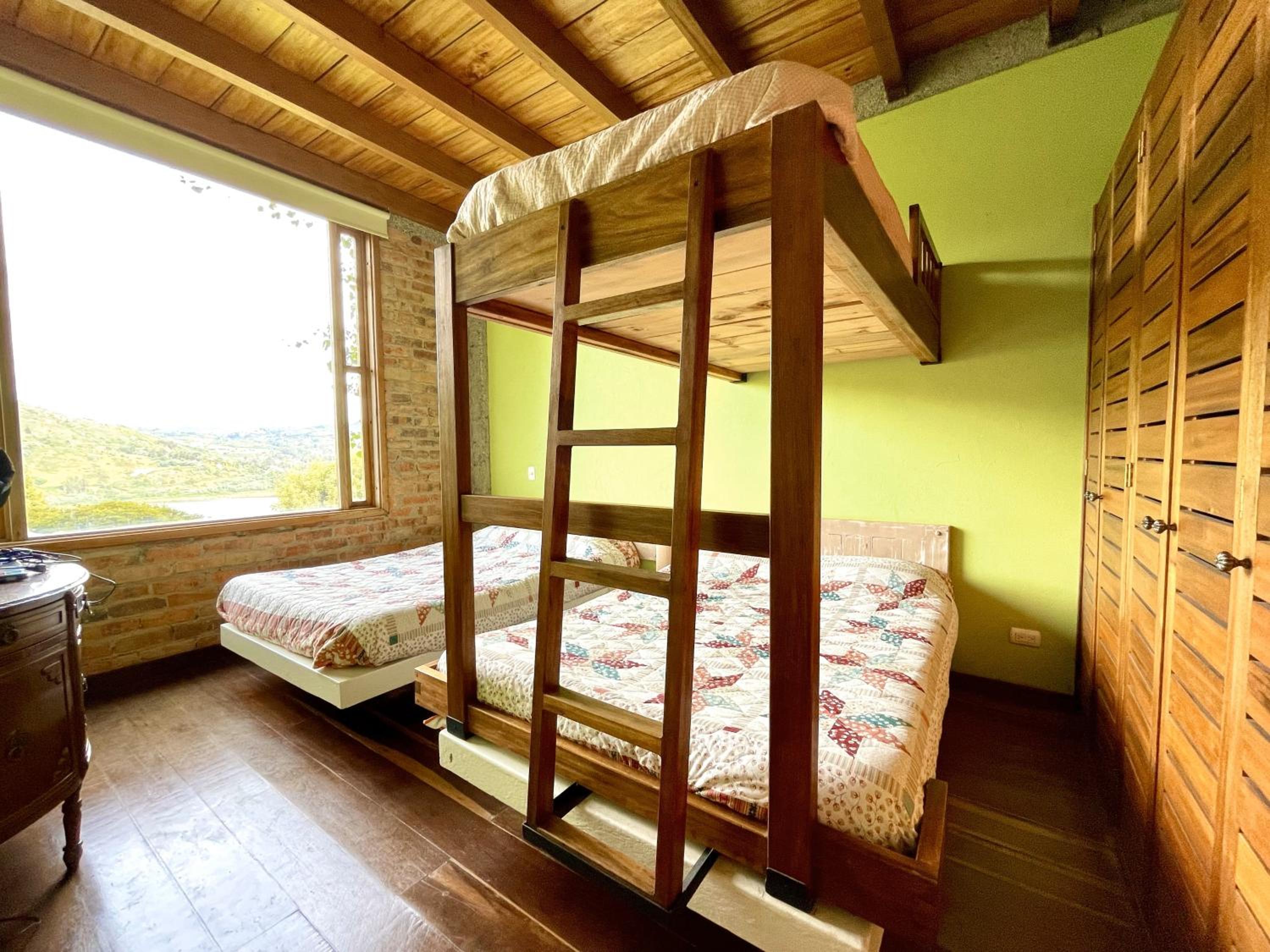Four-Bedroom House photo 1