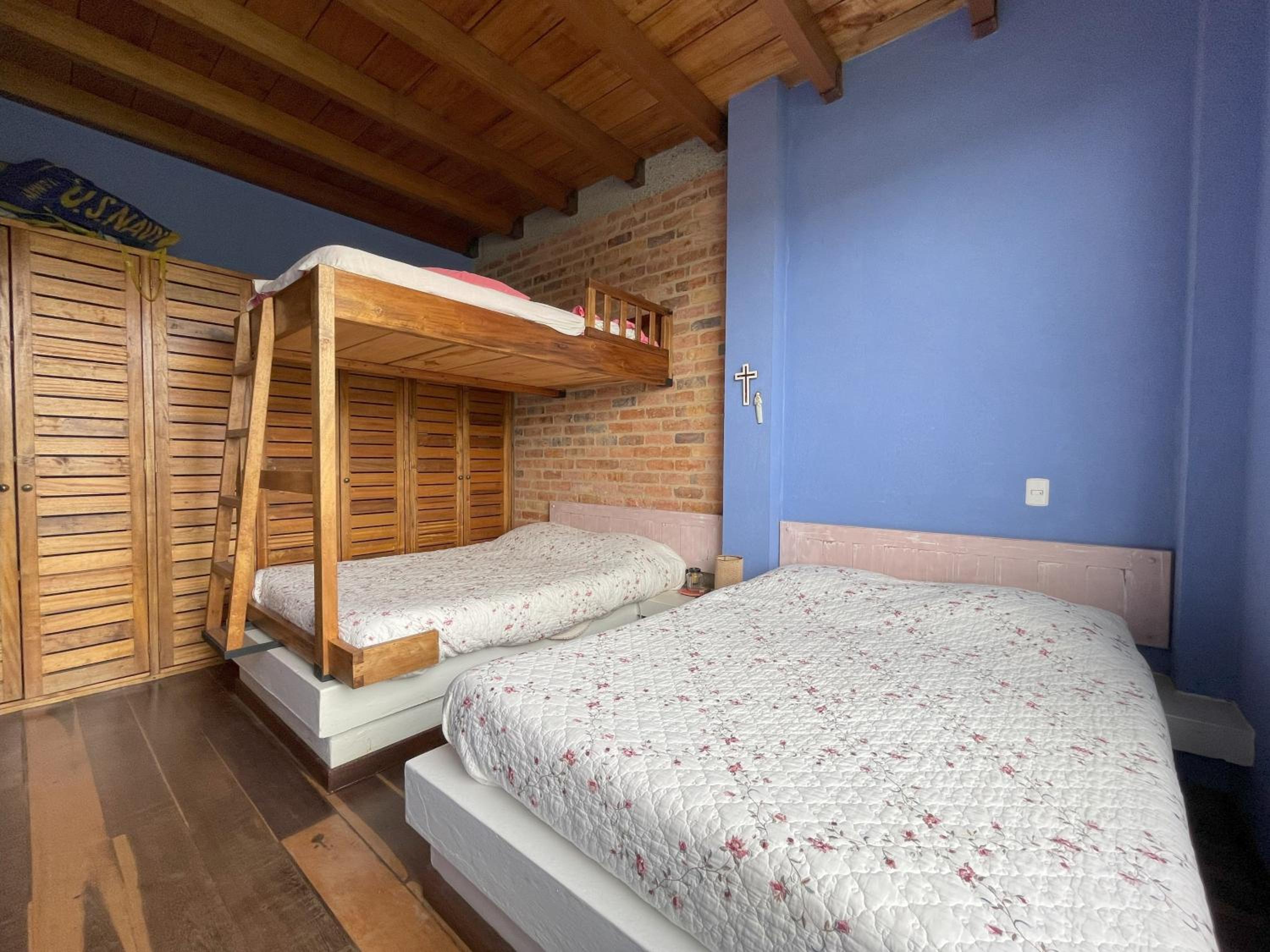Four-Bedroom House photo 3