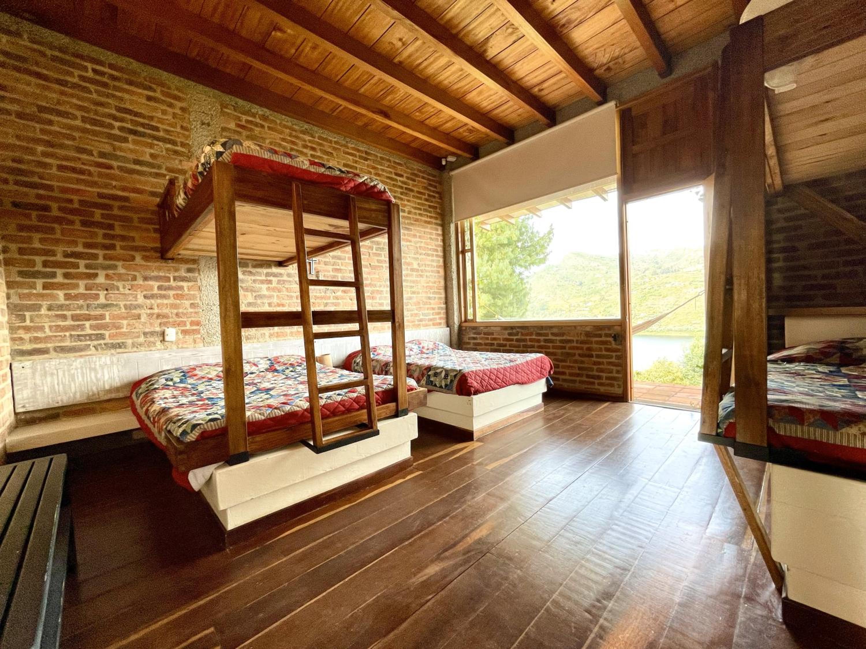 Four-Bedroom House photo 2
