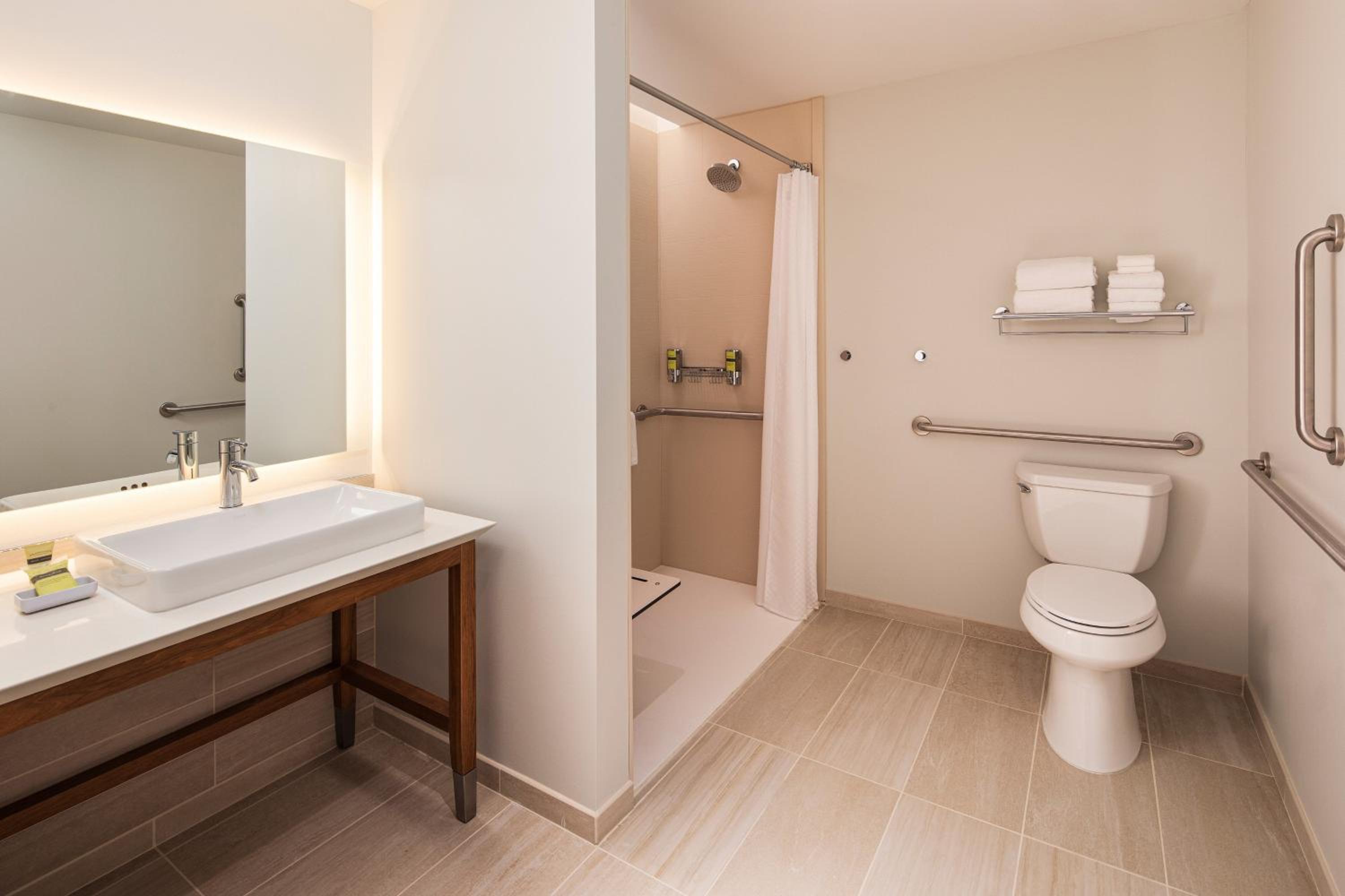 Standard, Guest room, 1 King - Photo 2