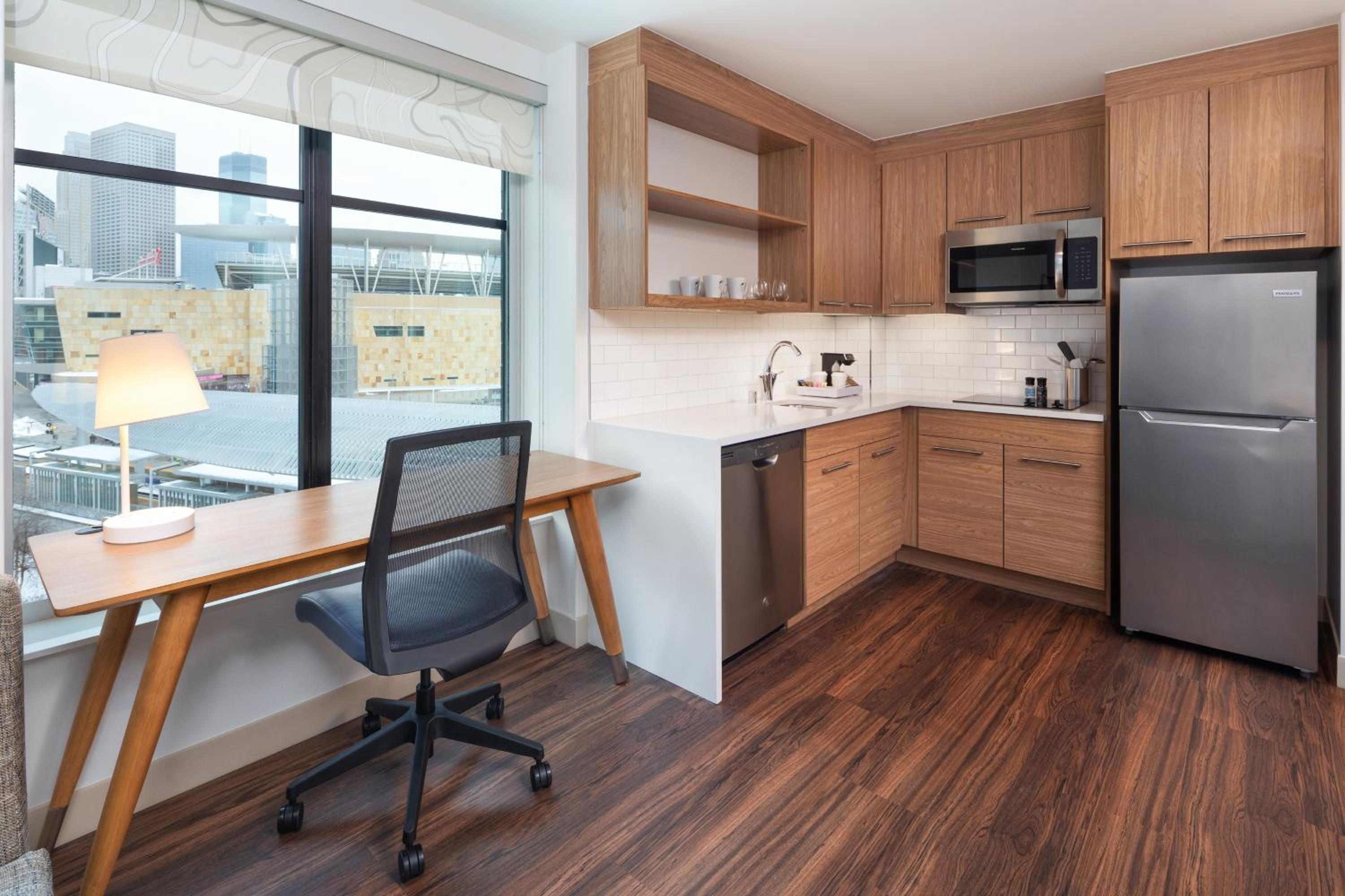 1 Bedroom Suite, 1 King, Sofa bed - Photo 2