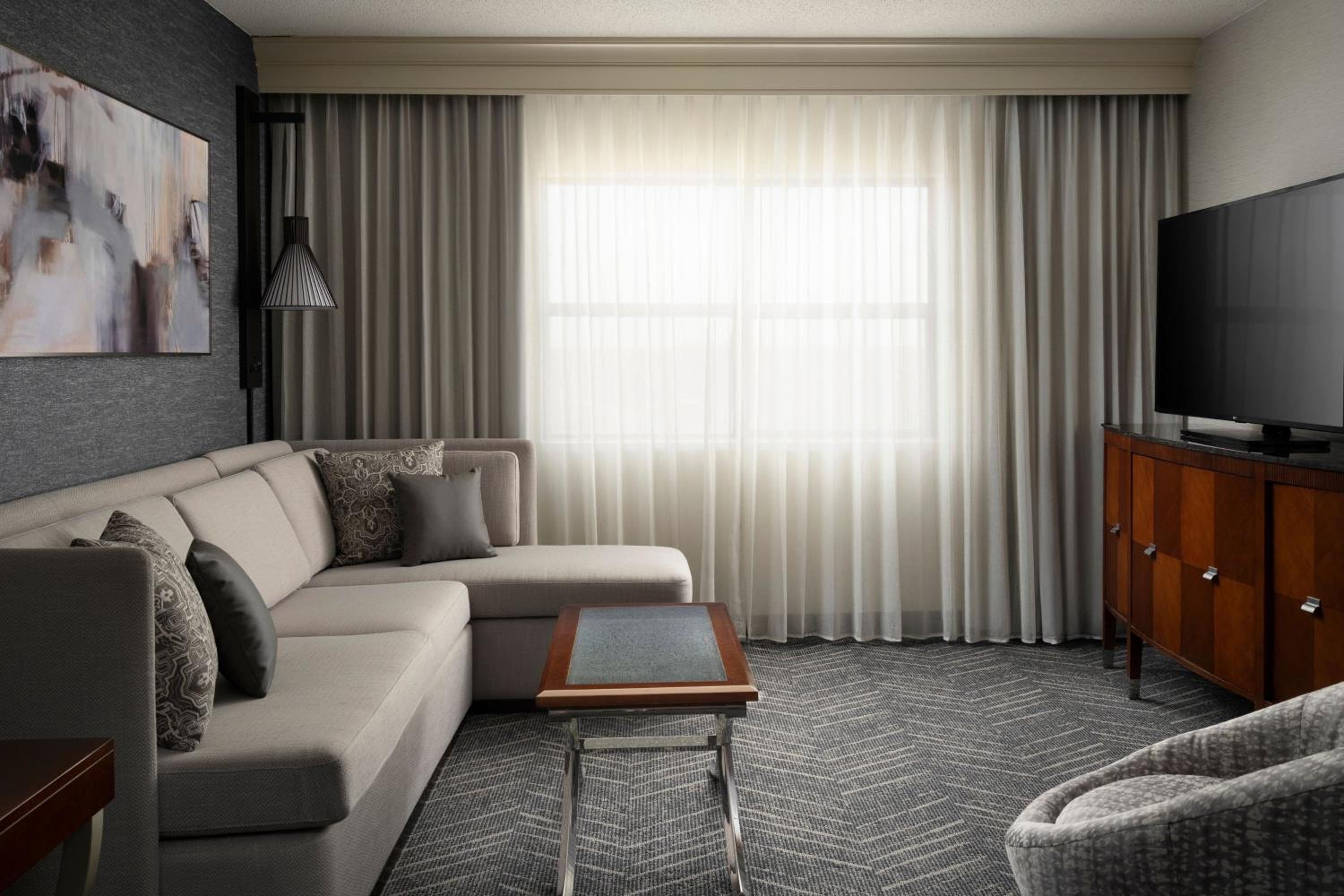 Executive One-Bedroom Suite - Photo 1