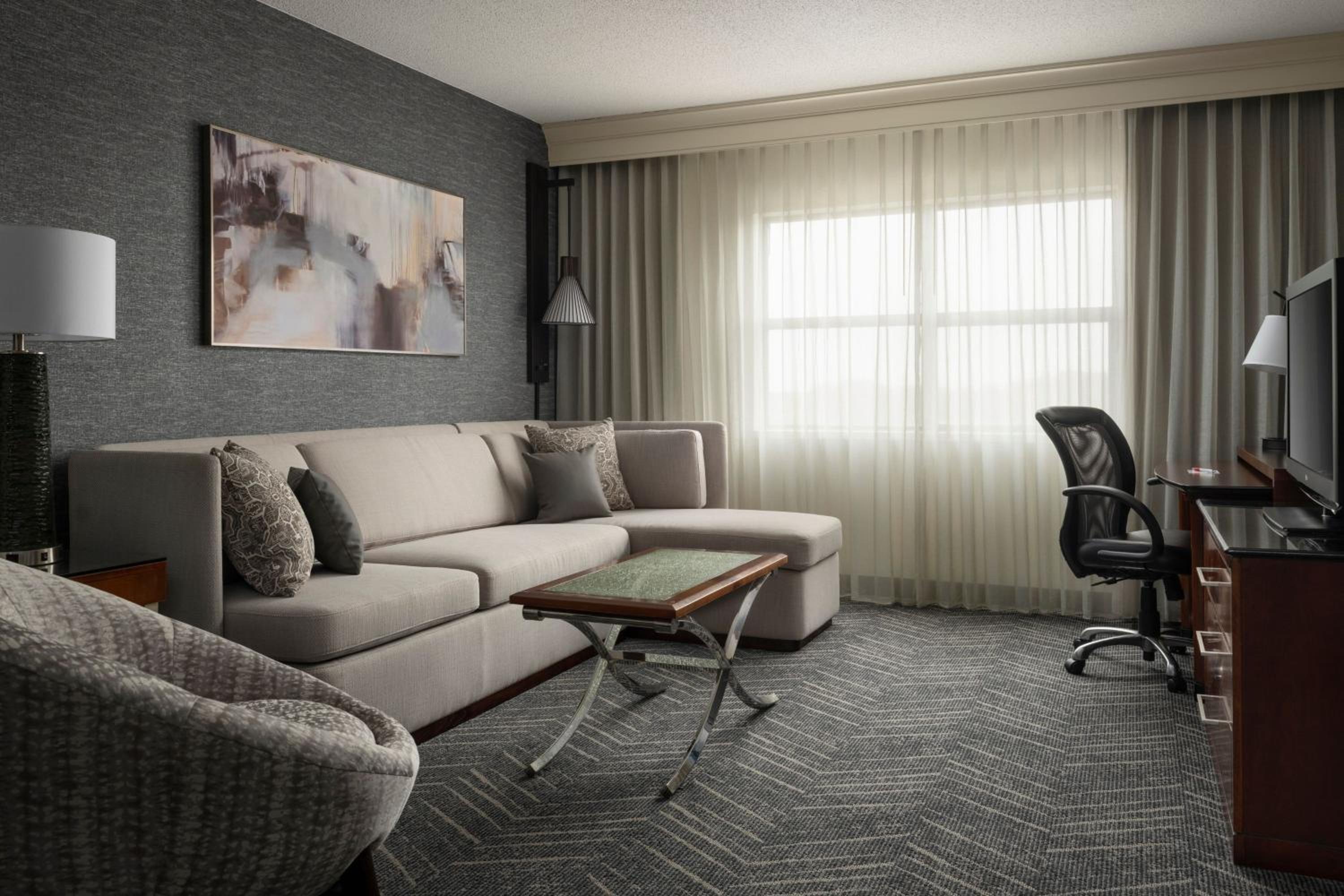 Executive One-Bedroom Suite - Photo 6