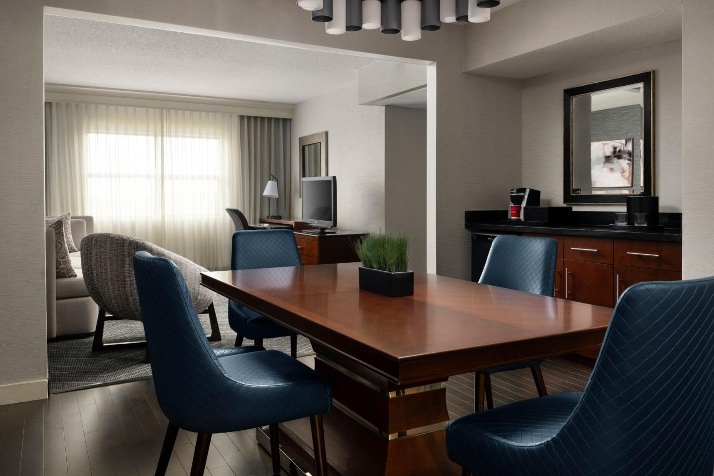 Executive One-Bedroom Suite - Photo 9