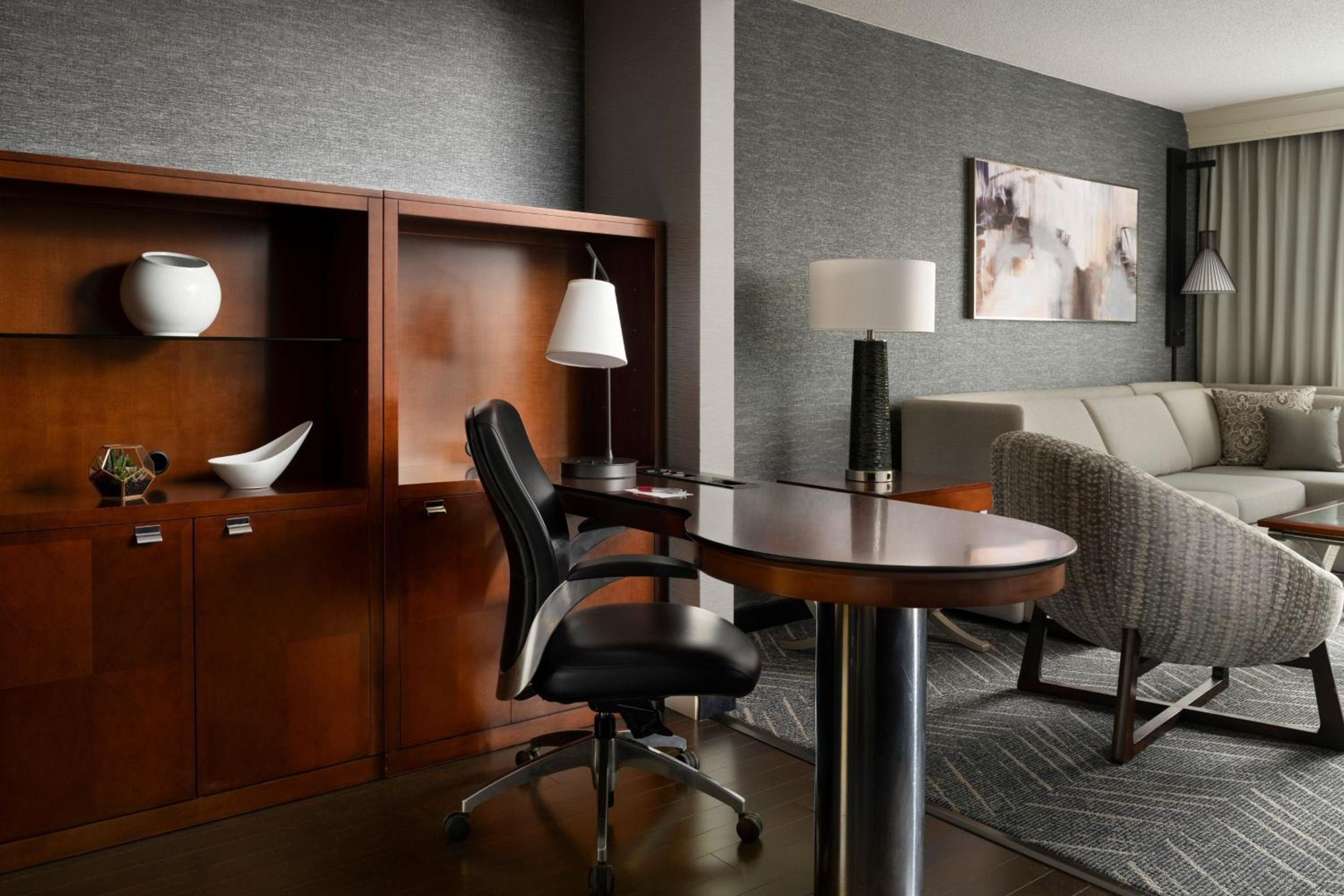 Executive One-Bedroom Suite - Photo 3