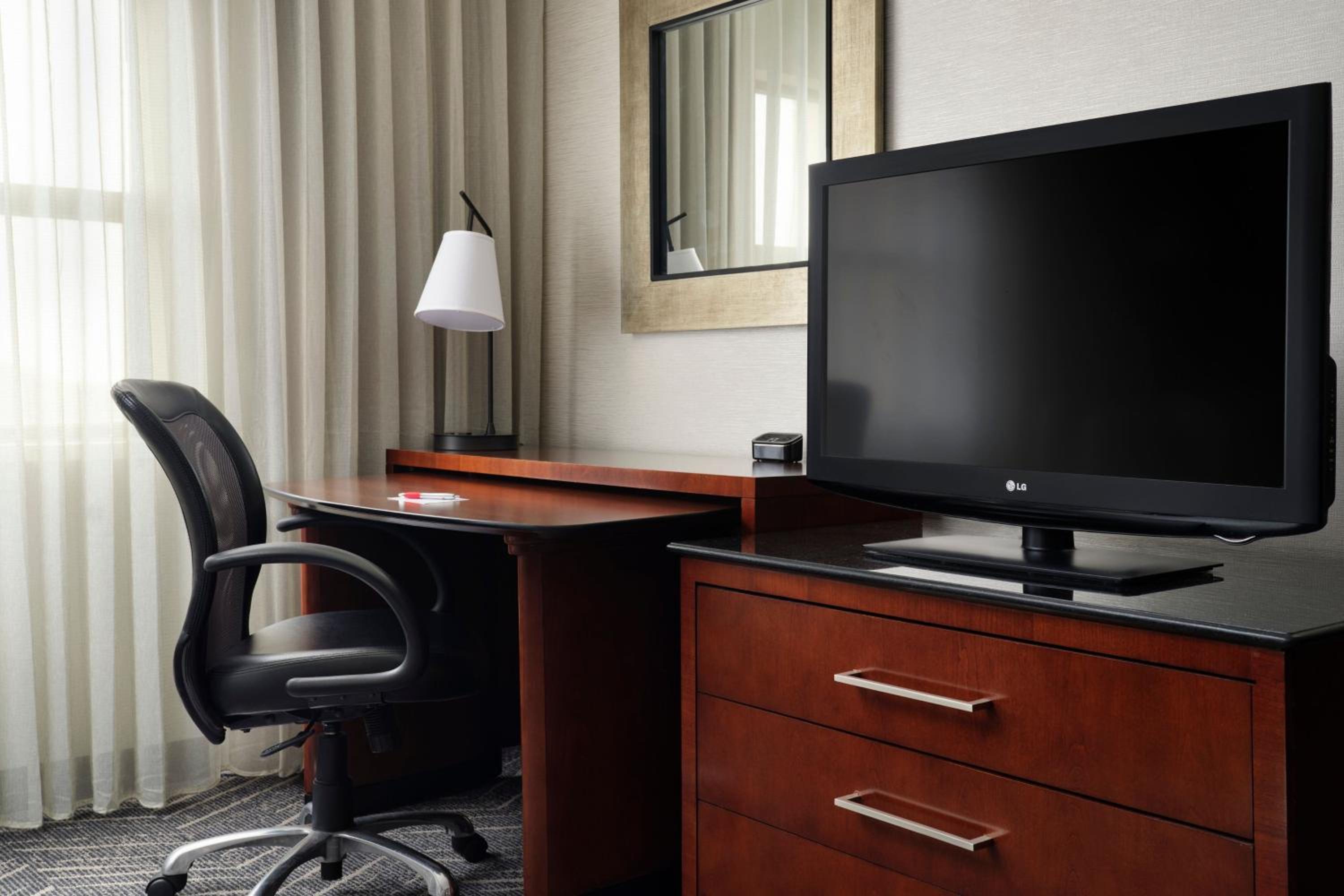 Executive One-Bedroom Suite - Photo 4