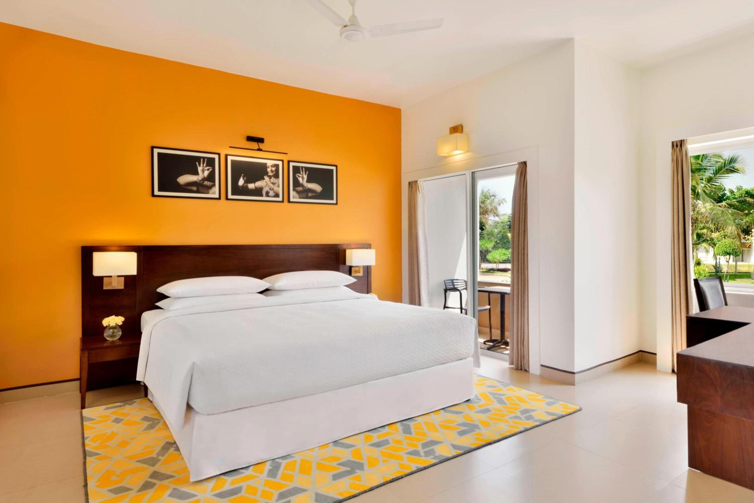 Guest Room, 1King, Balcony photo 3