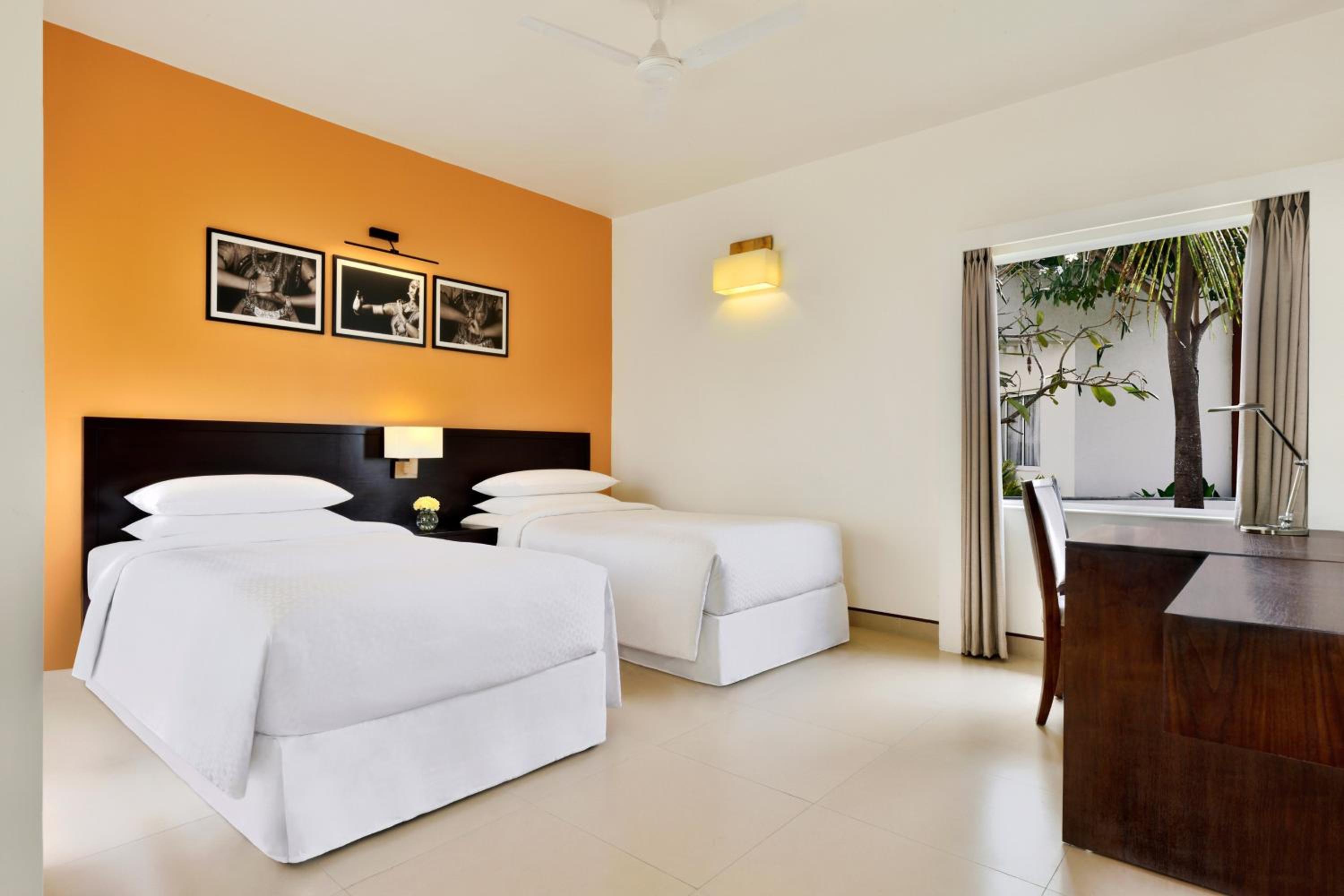 Guest Room, 2 Twin/Single Beds, Balcony photo 2