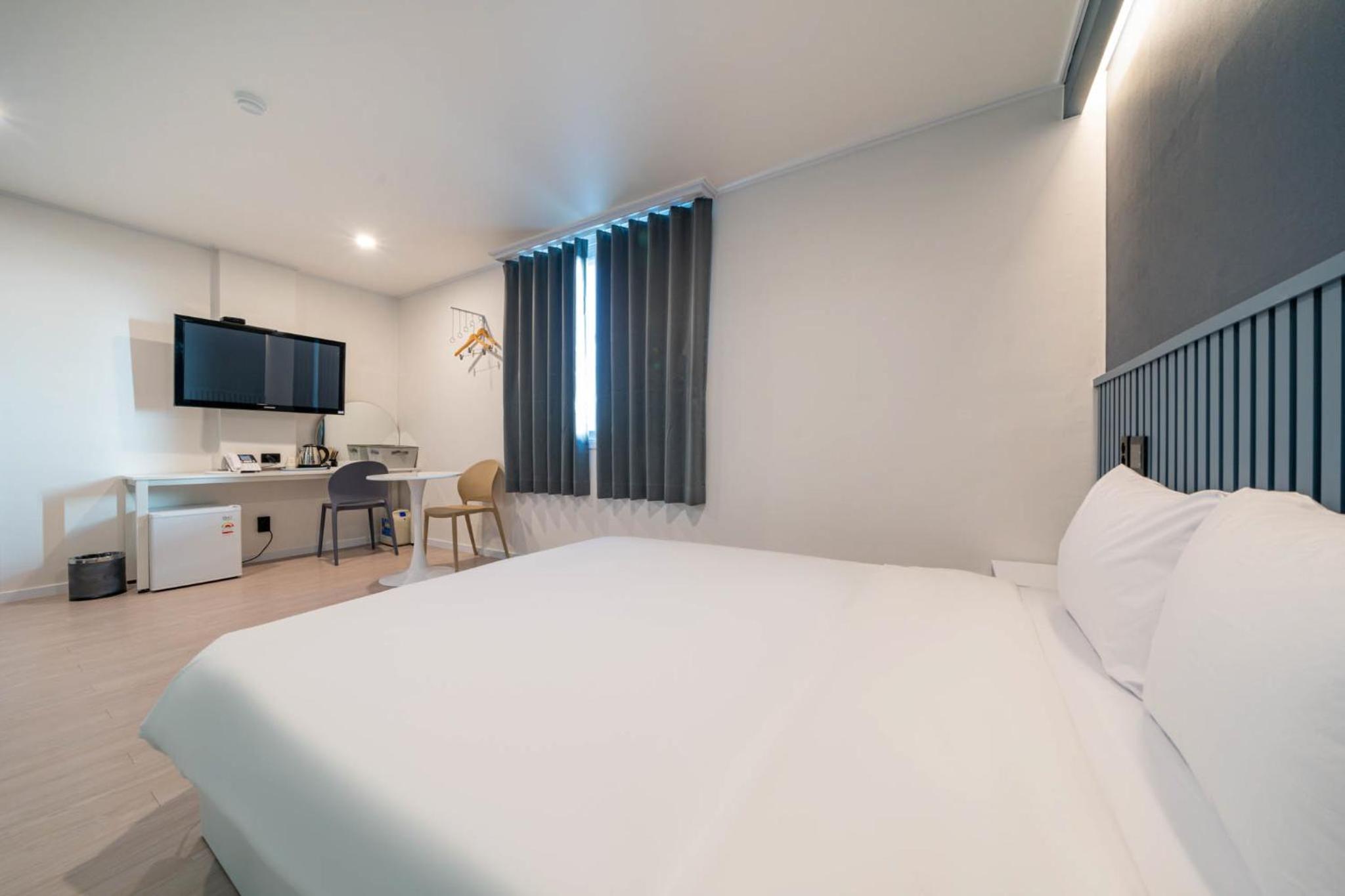 Double Room - Photo 2