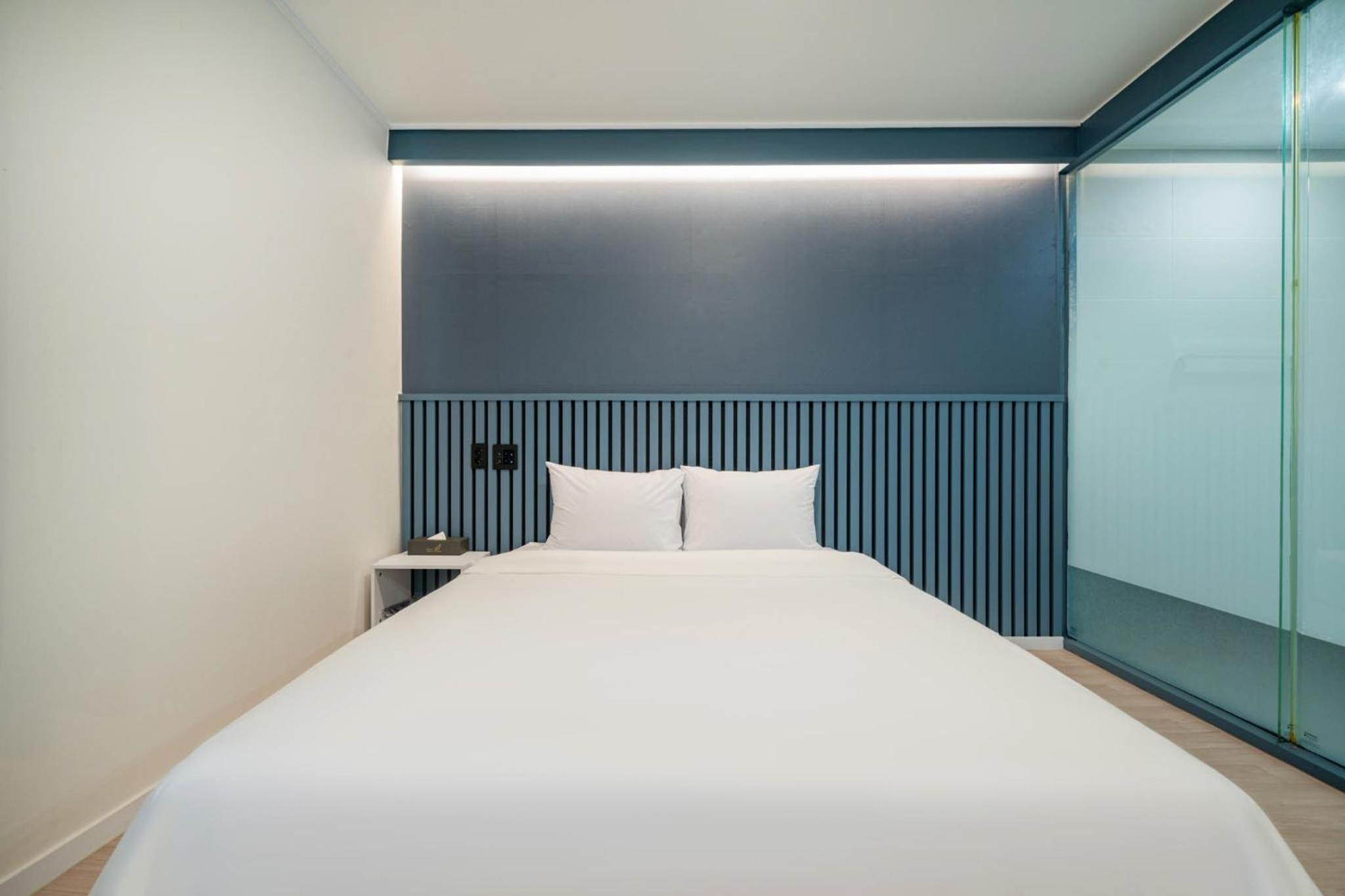 Double Room - Photo 7