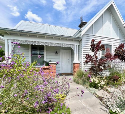 Three-Bedroom House photo 2