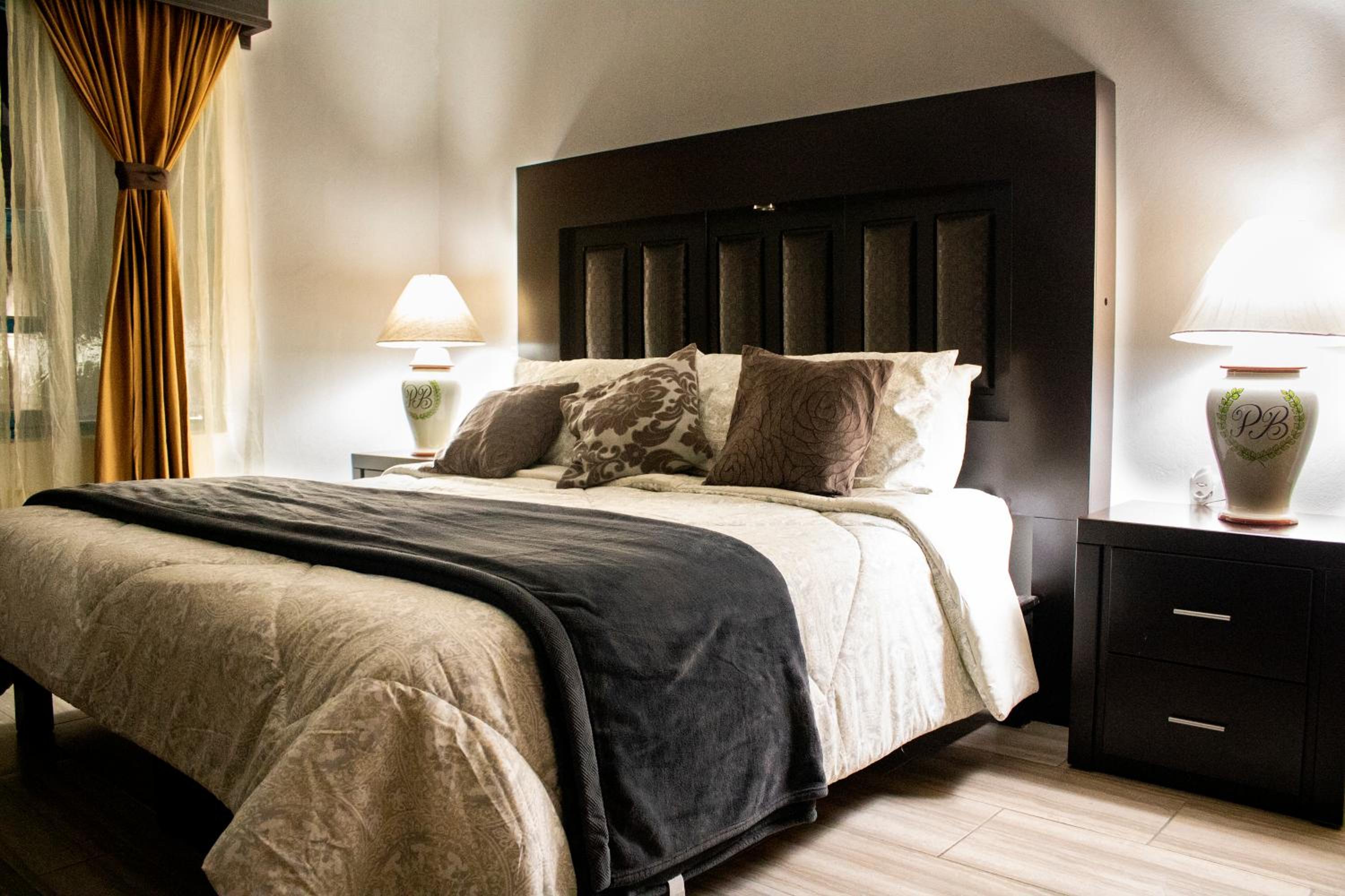 Deluxe Queen Room photo 2