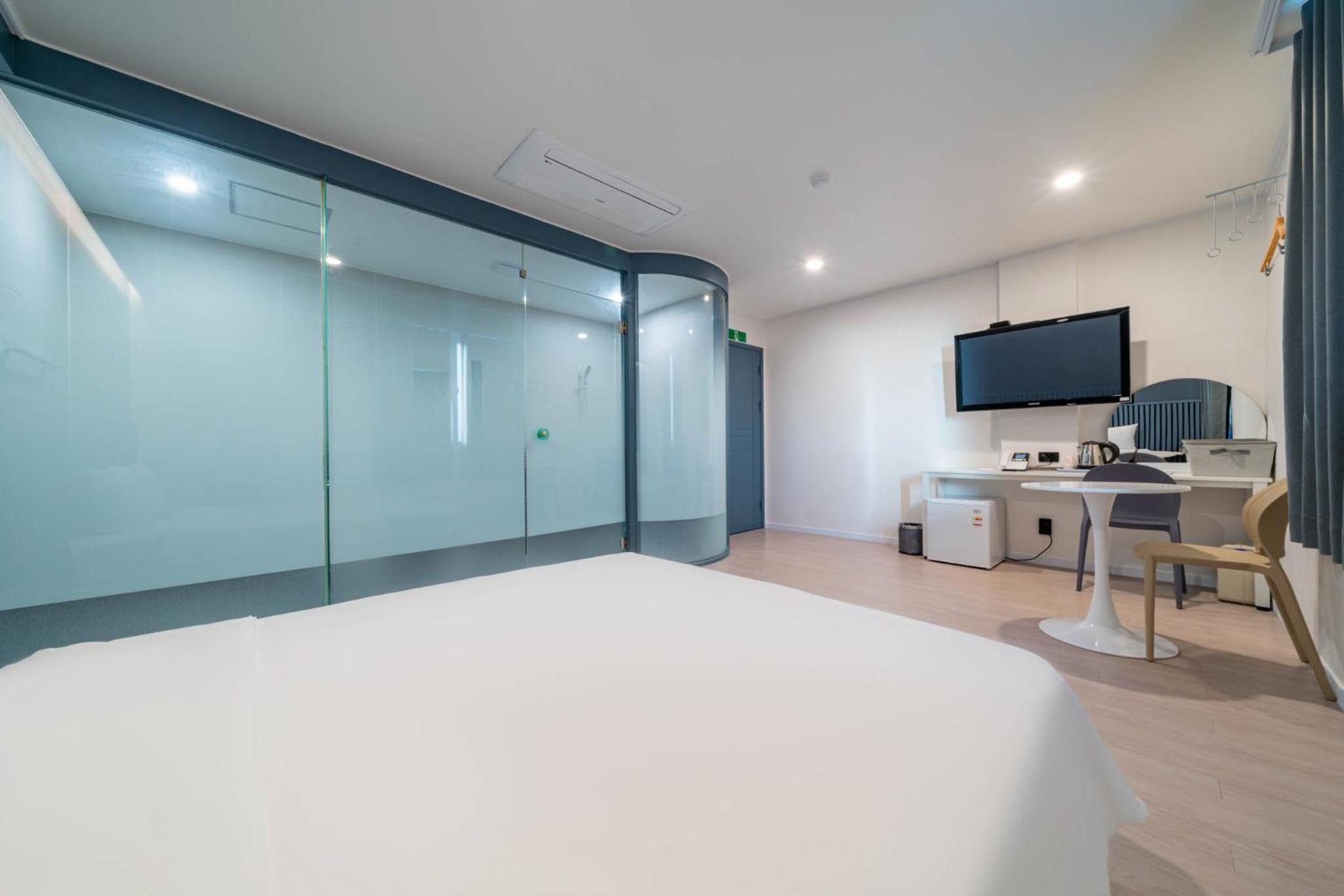 Double Room - Photo 6