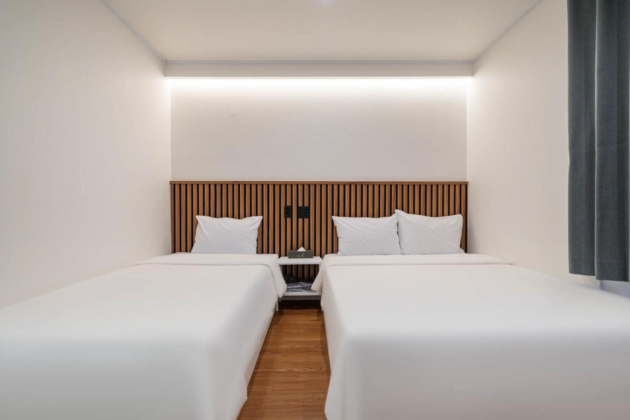 Standard Twin Room - Photo 7