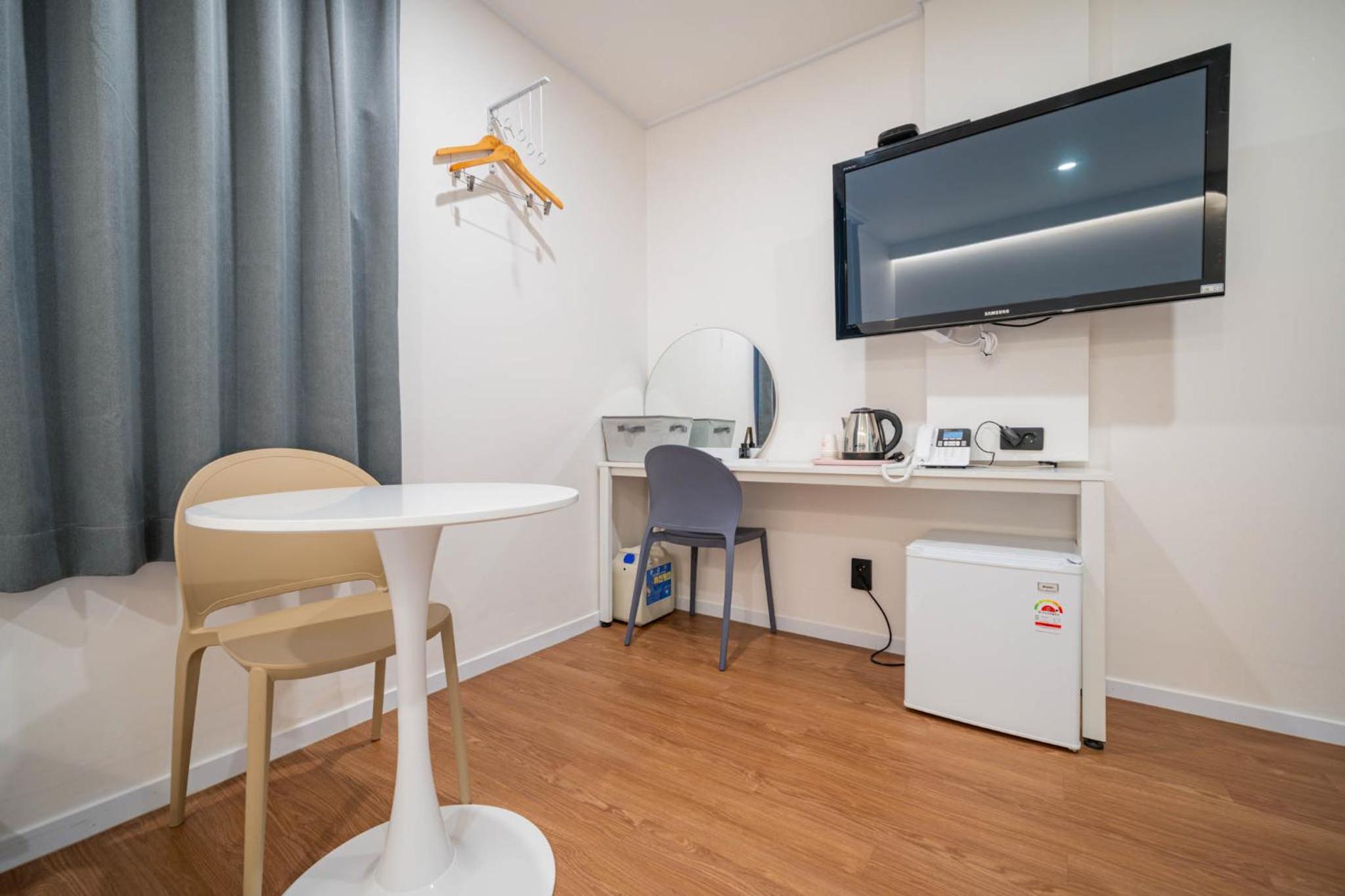 Standard Twin Room - Photo 1