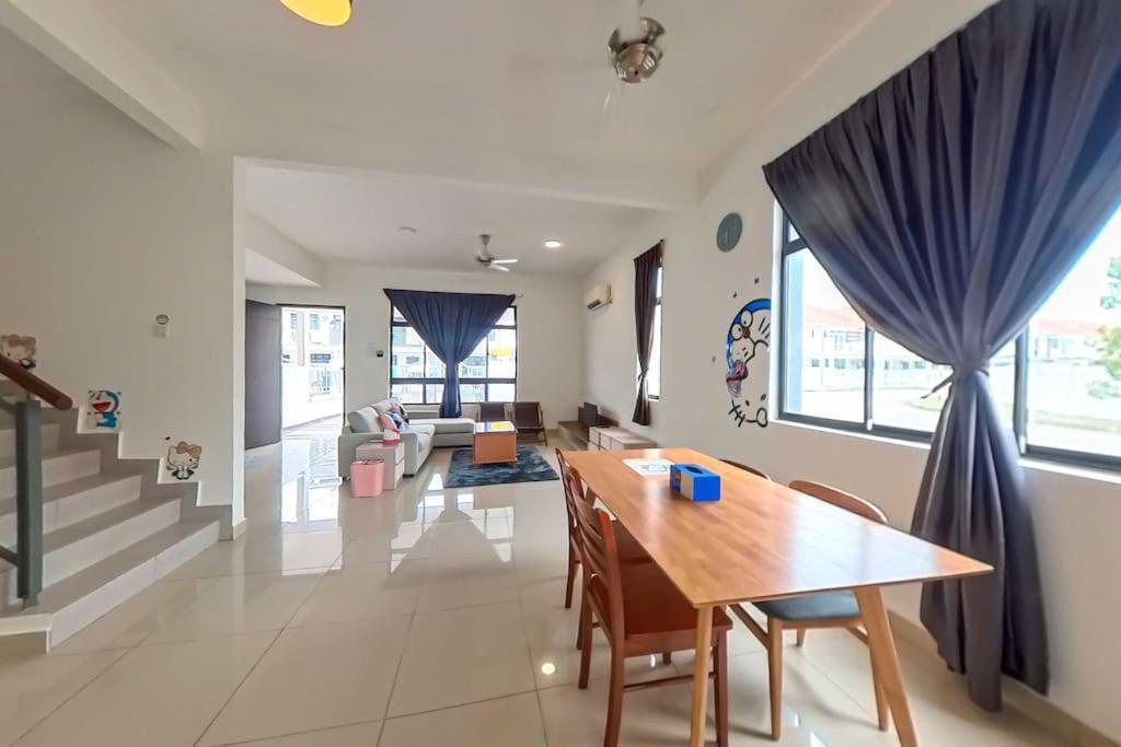 Four-Bedroom House photo 3