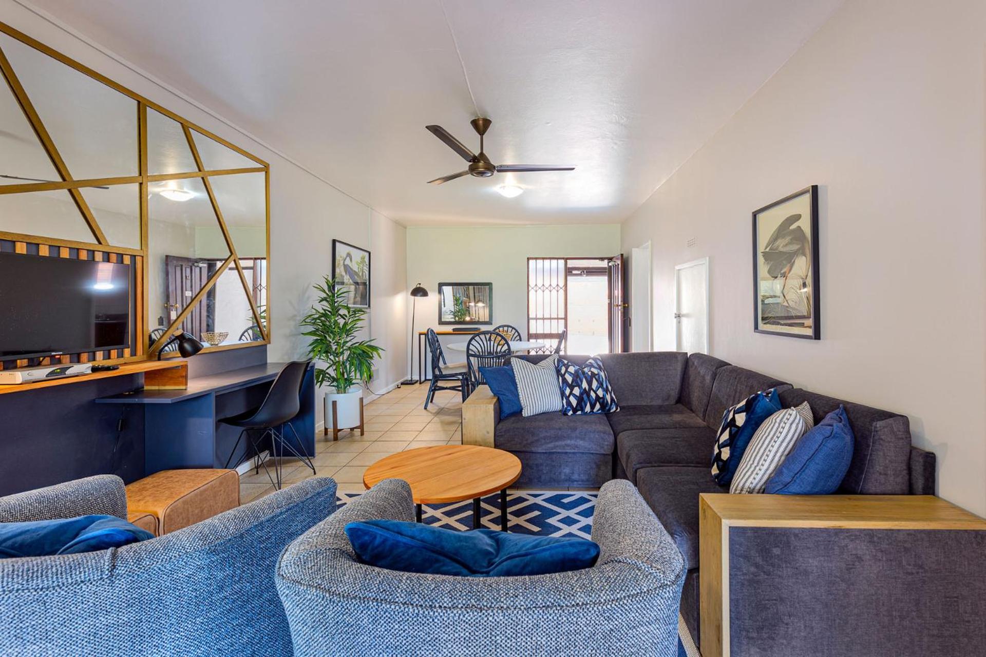 Classic 3 Bedroom, 6 Sleeper, Duplex - Photo 3