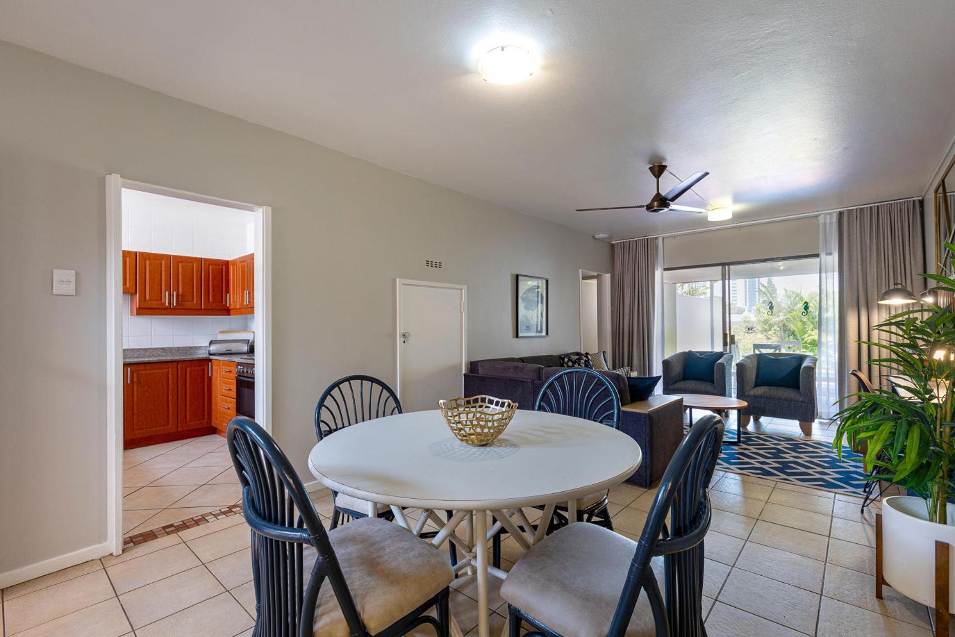 Classic 3 Bedroom, 6 Sleeper, Duplex - Photo 4