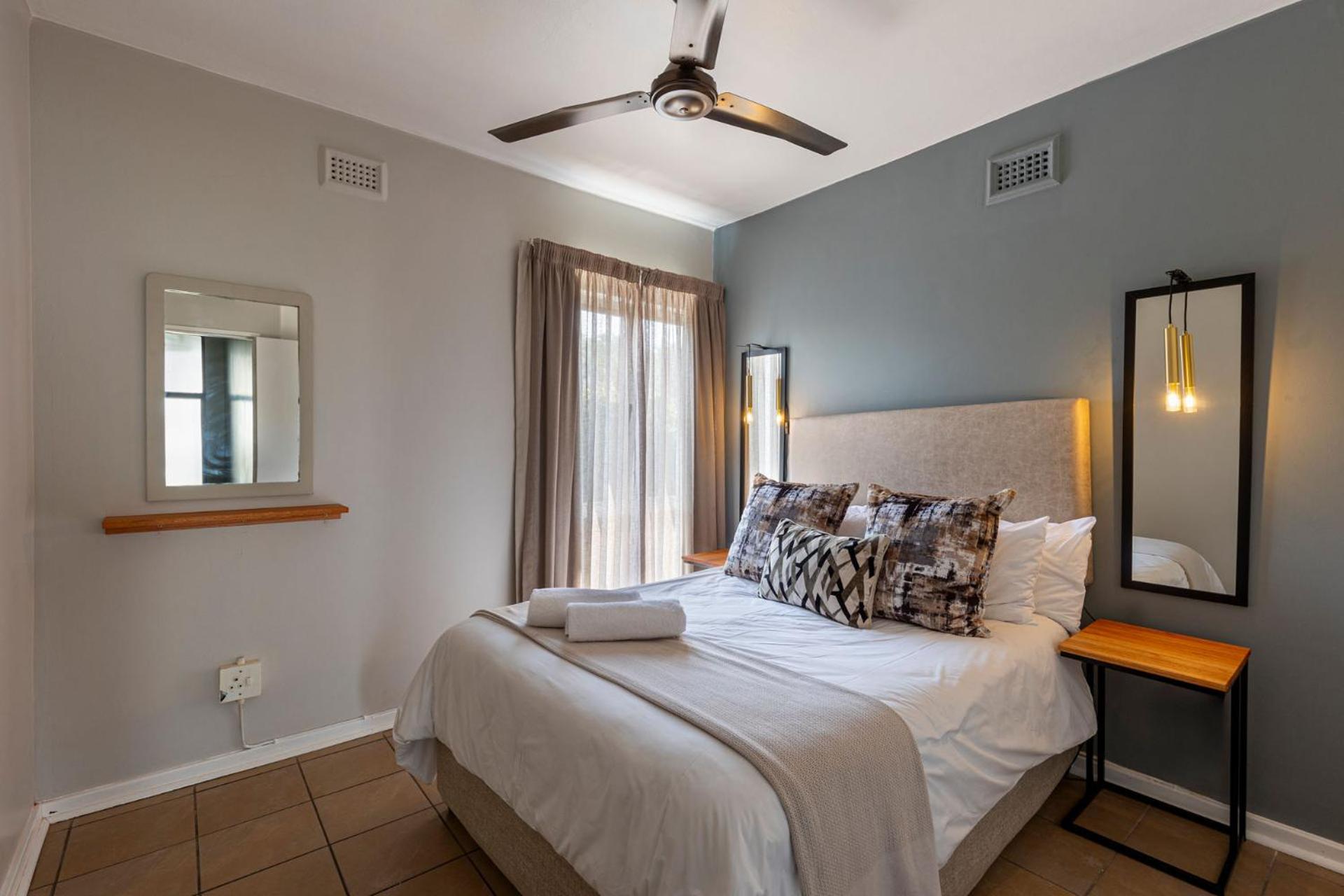 Classic 3 Bedroom, 6 Sleeper, Duplex - Photo 5