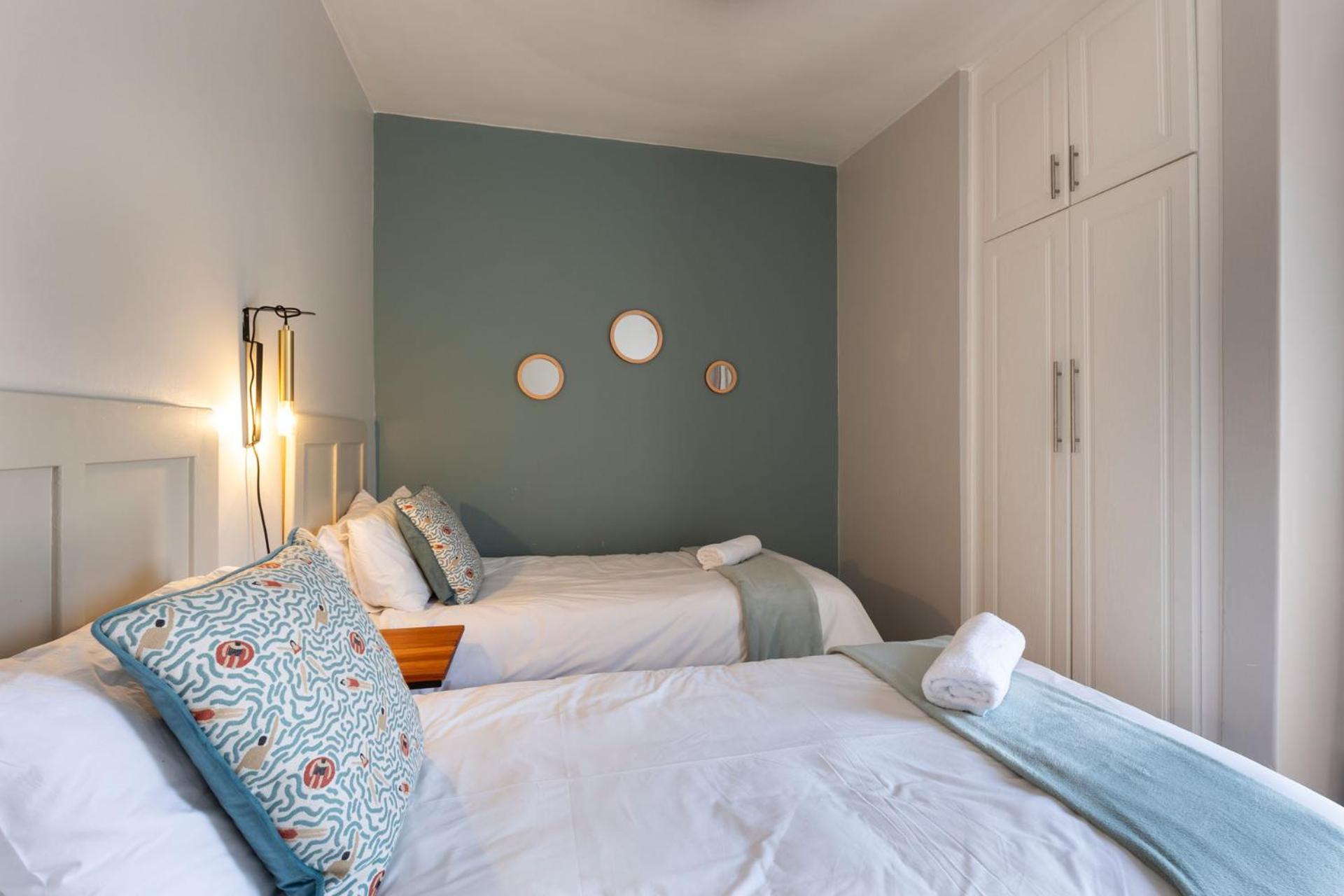 Classic 2 Bedroom, 4 Sleeper, Duplex - Photo 5