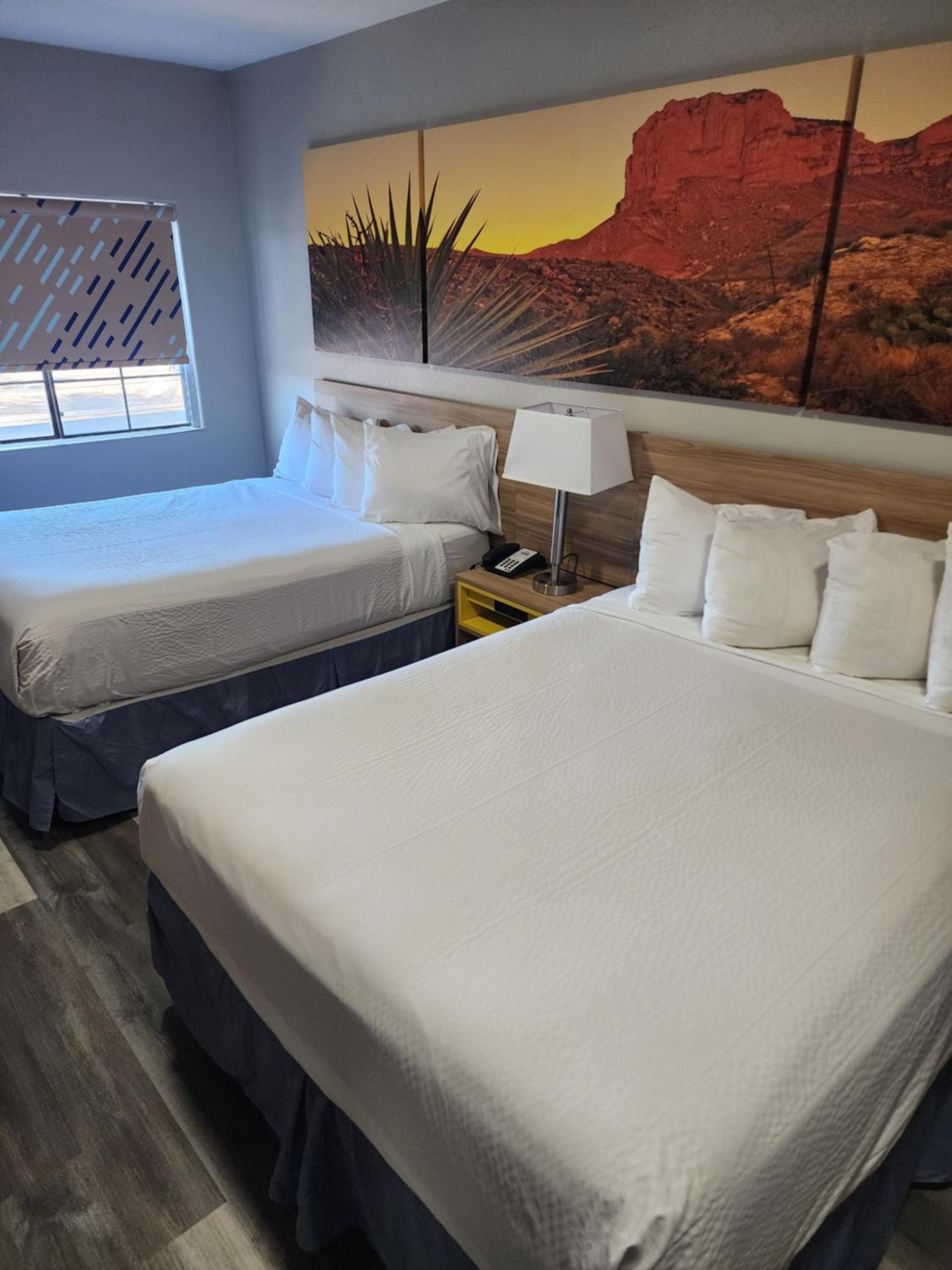 Suite One Bedroom with Three Queen Beds - Non-Smoking - Photo 2