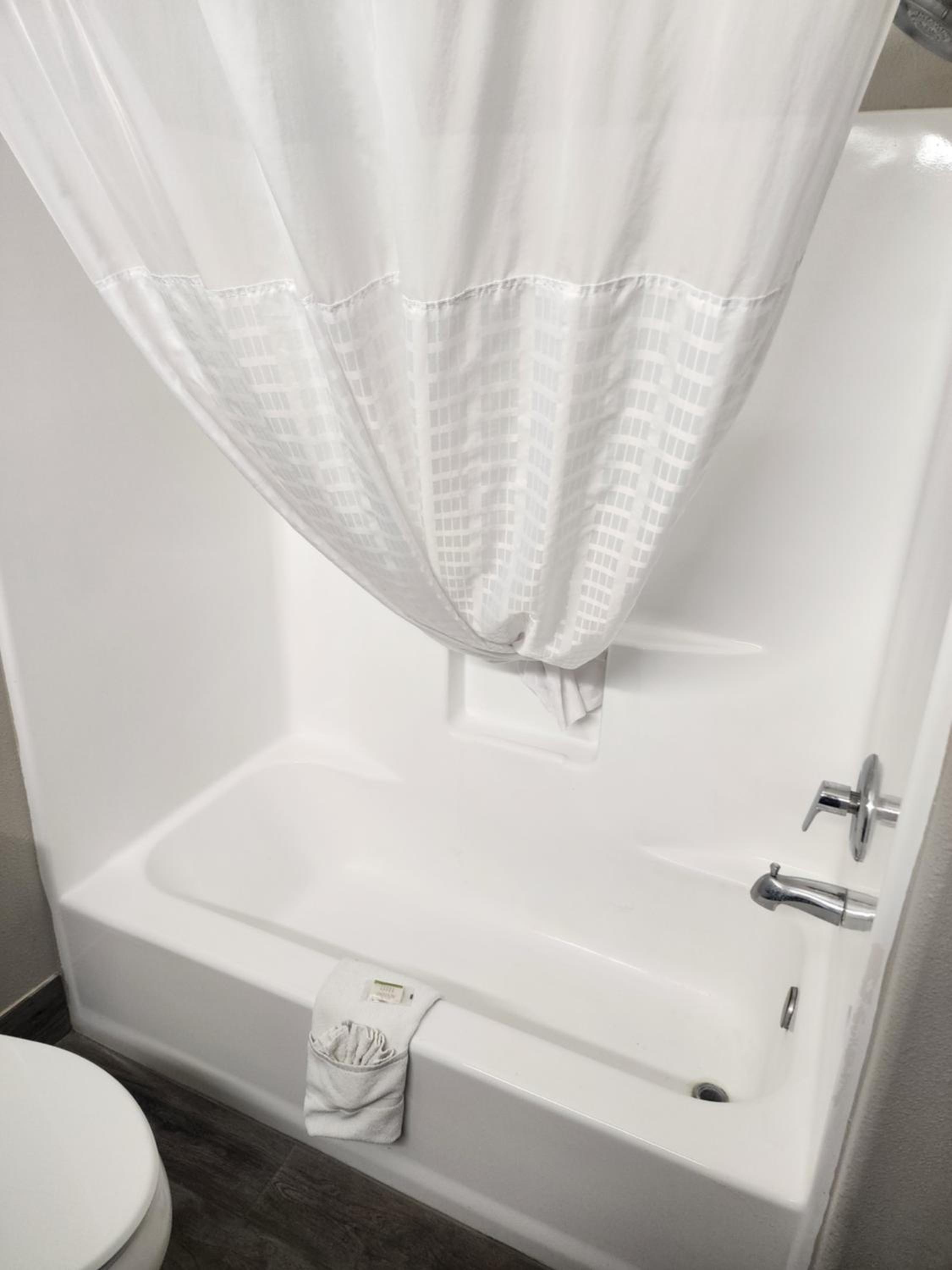 Suite One Bedroom with Three Queen Beds - Non-Smoking - Photo 7