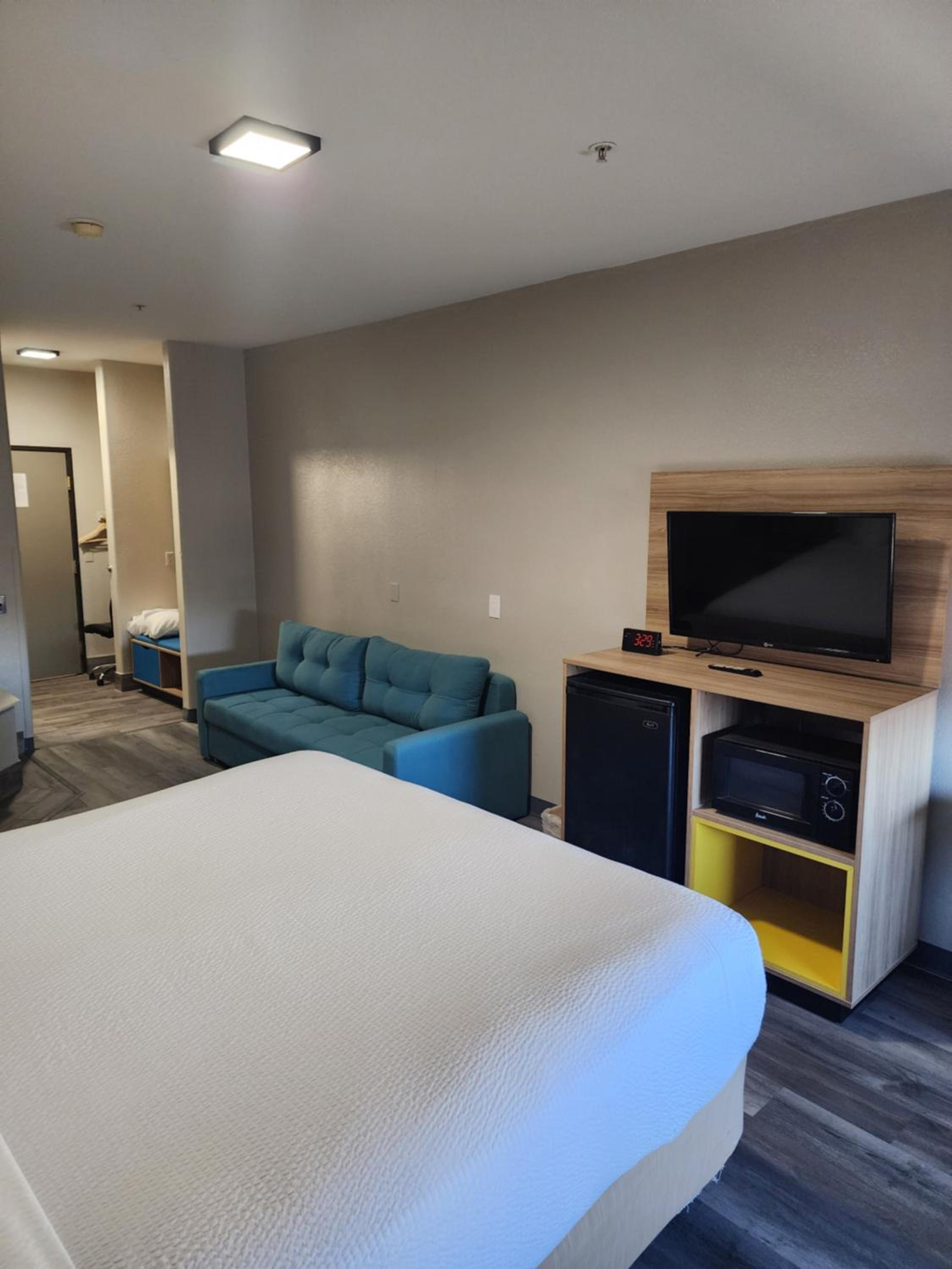 King Studio Suite - Non-Smoking - Photo 5