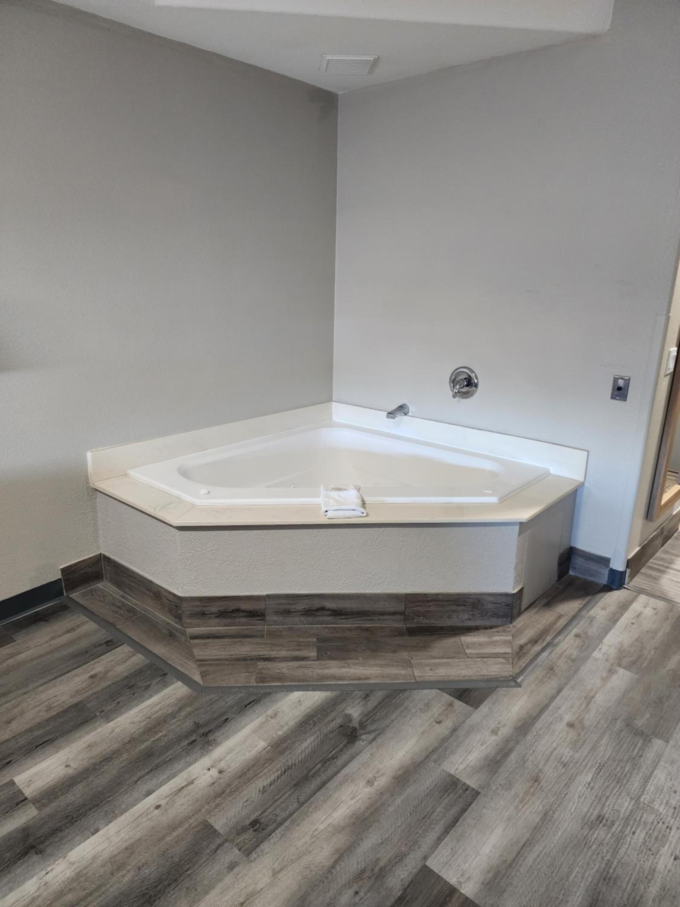 King Studio Suite - Non-Smoking - Photo 6