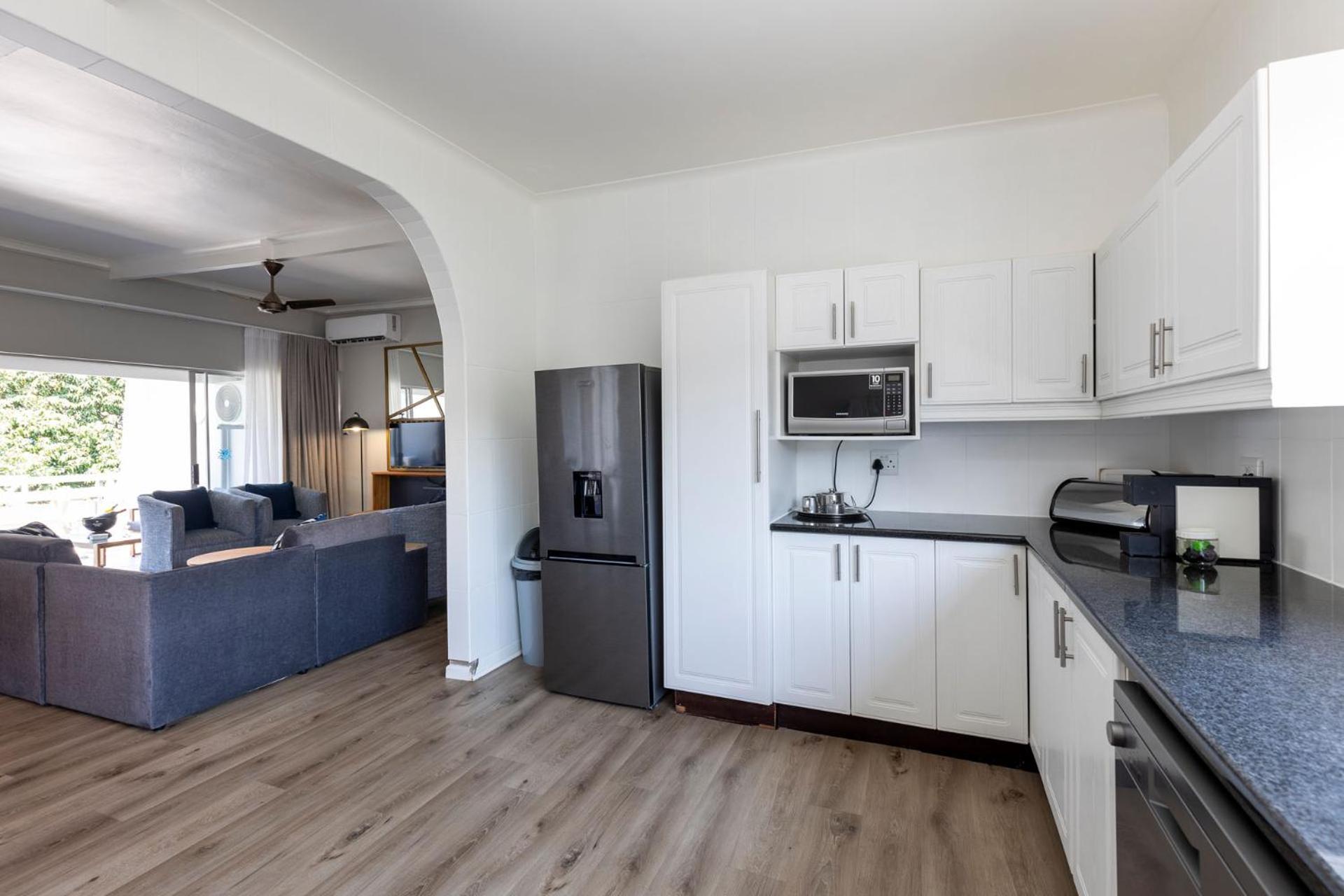 Superior 3 Bedroom, 6 Sleeper, 3rd Floor Apartment - Photo 11