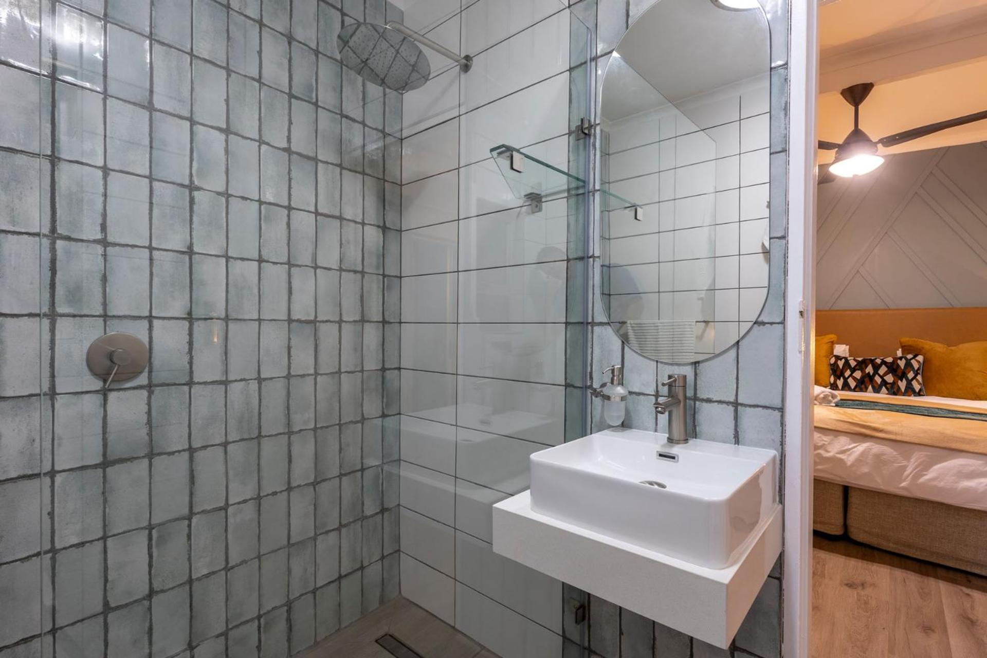 Superior 3 Bedroom, 6 Sleeper, 3rd Floor Apartment - Photo 14
