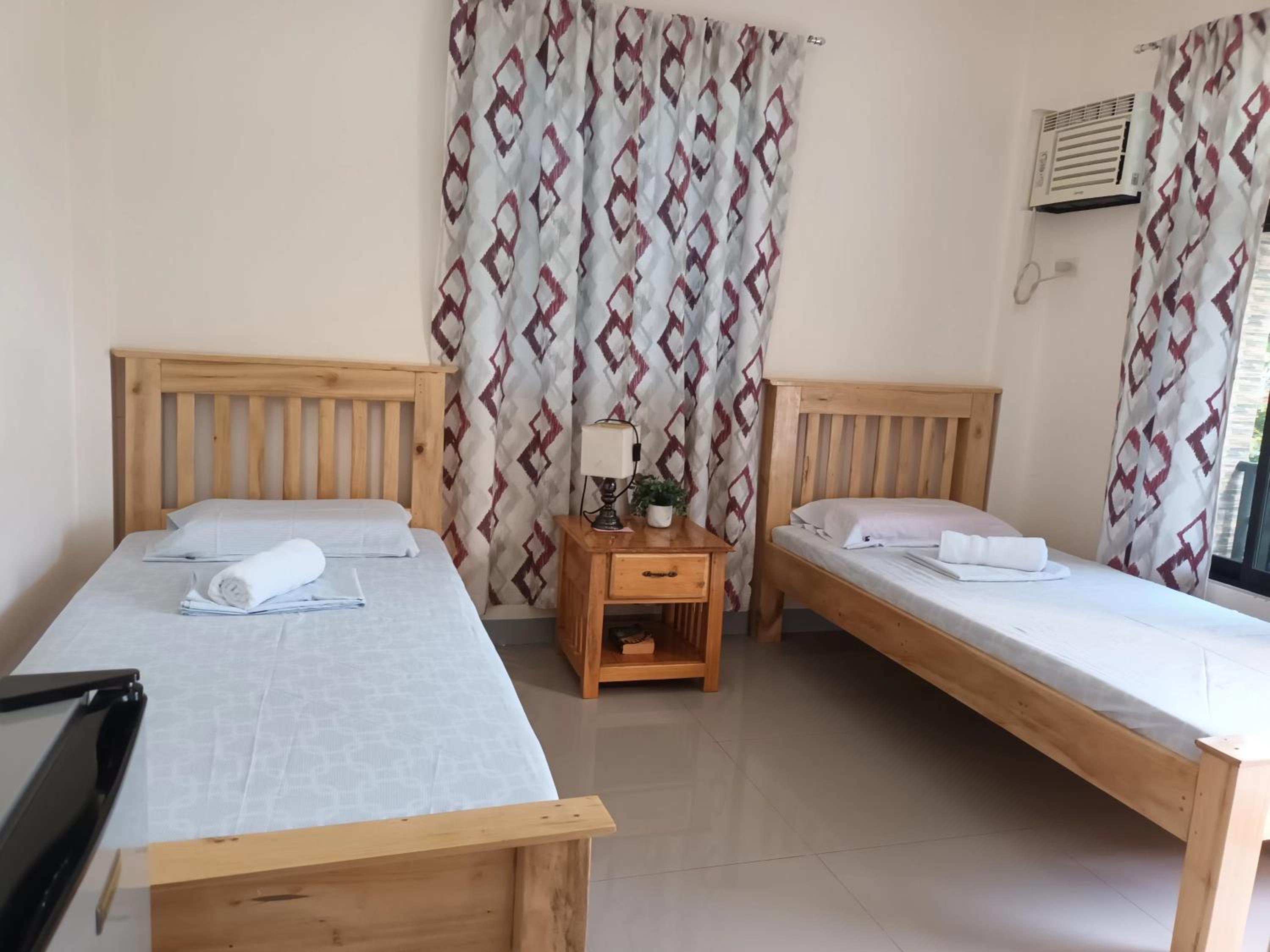 Double or Twin Room with Private Bathroom - Photo 3
