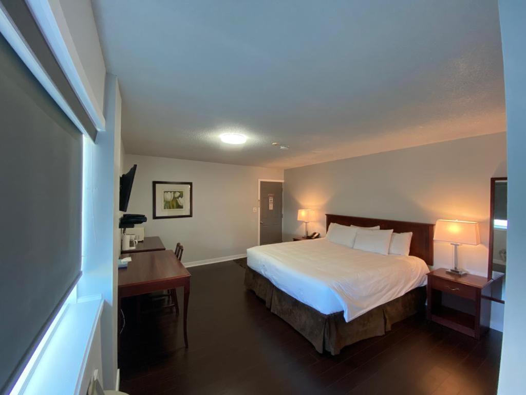 Deluxe King Room