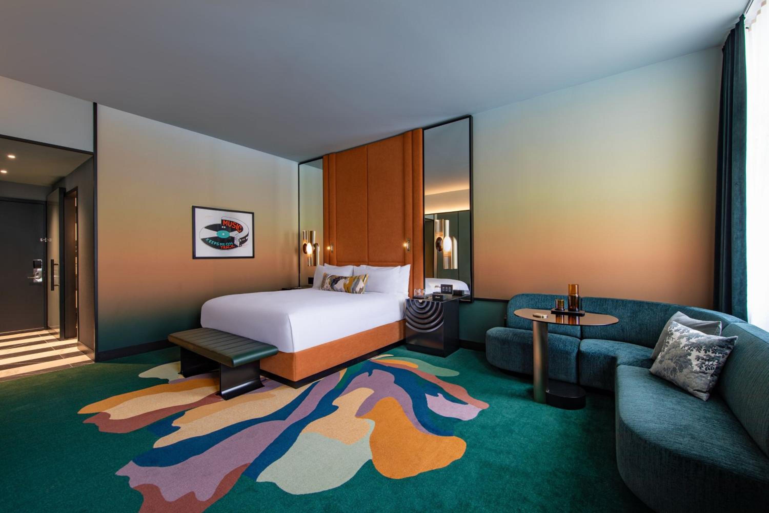 Premier Guest Room, 1 King, Park View- Mobility Accessible with Tub
