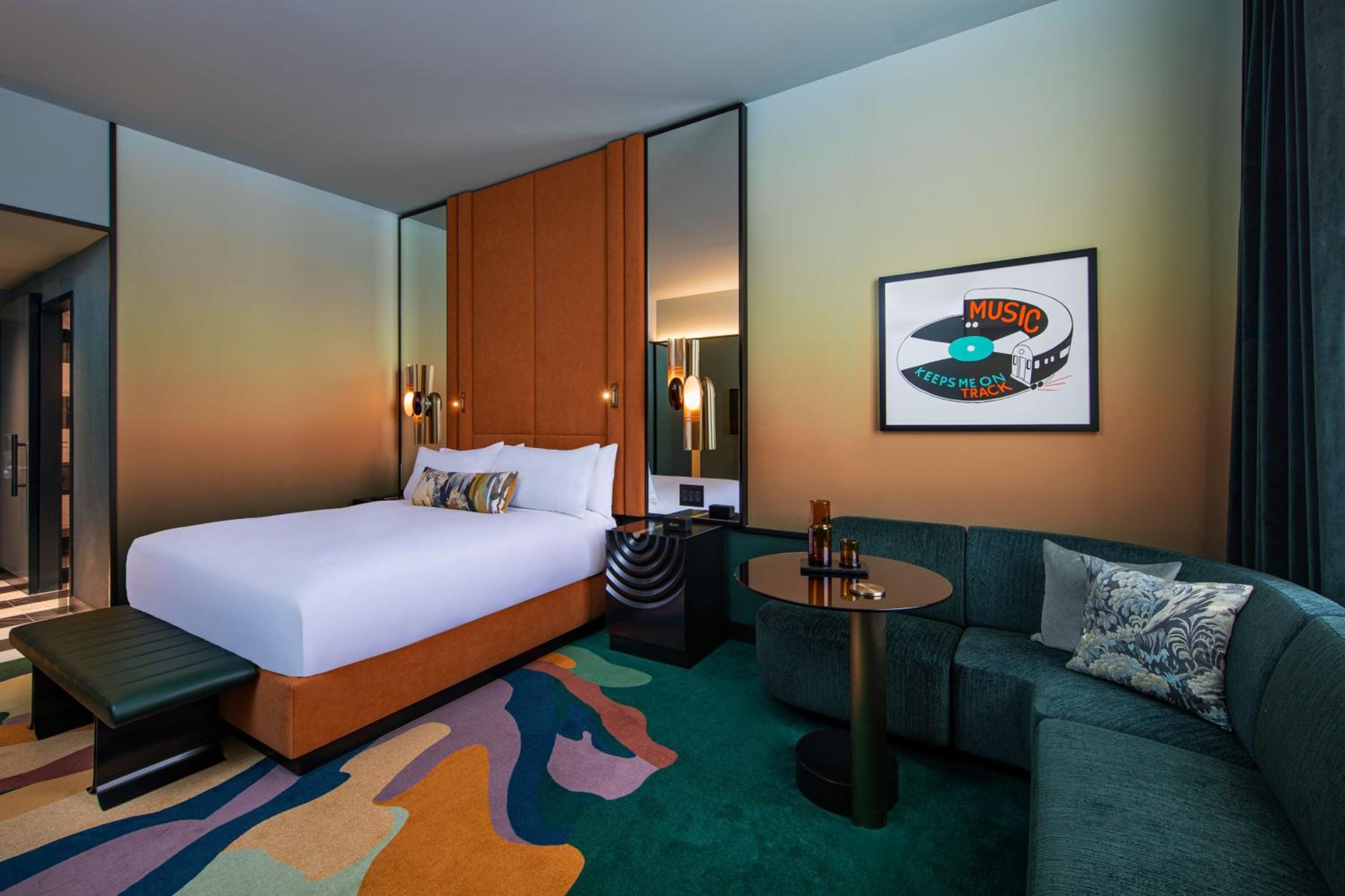 Premier Guest Room, 1 King, Park View- Mobility Accessible with Tub