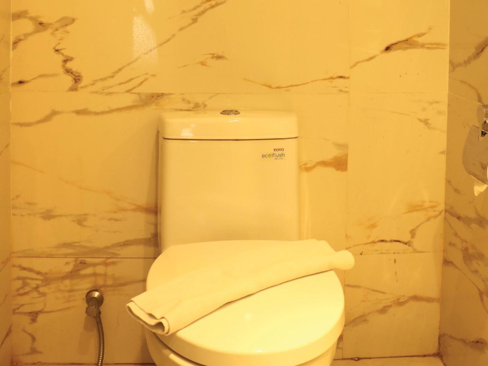 Deluxe King Room - Photo 2
