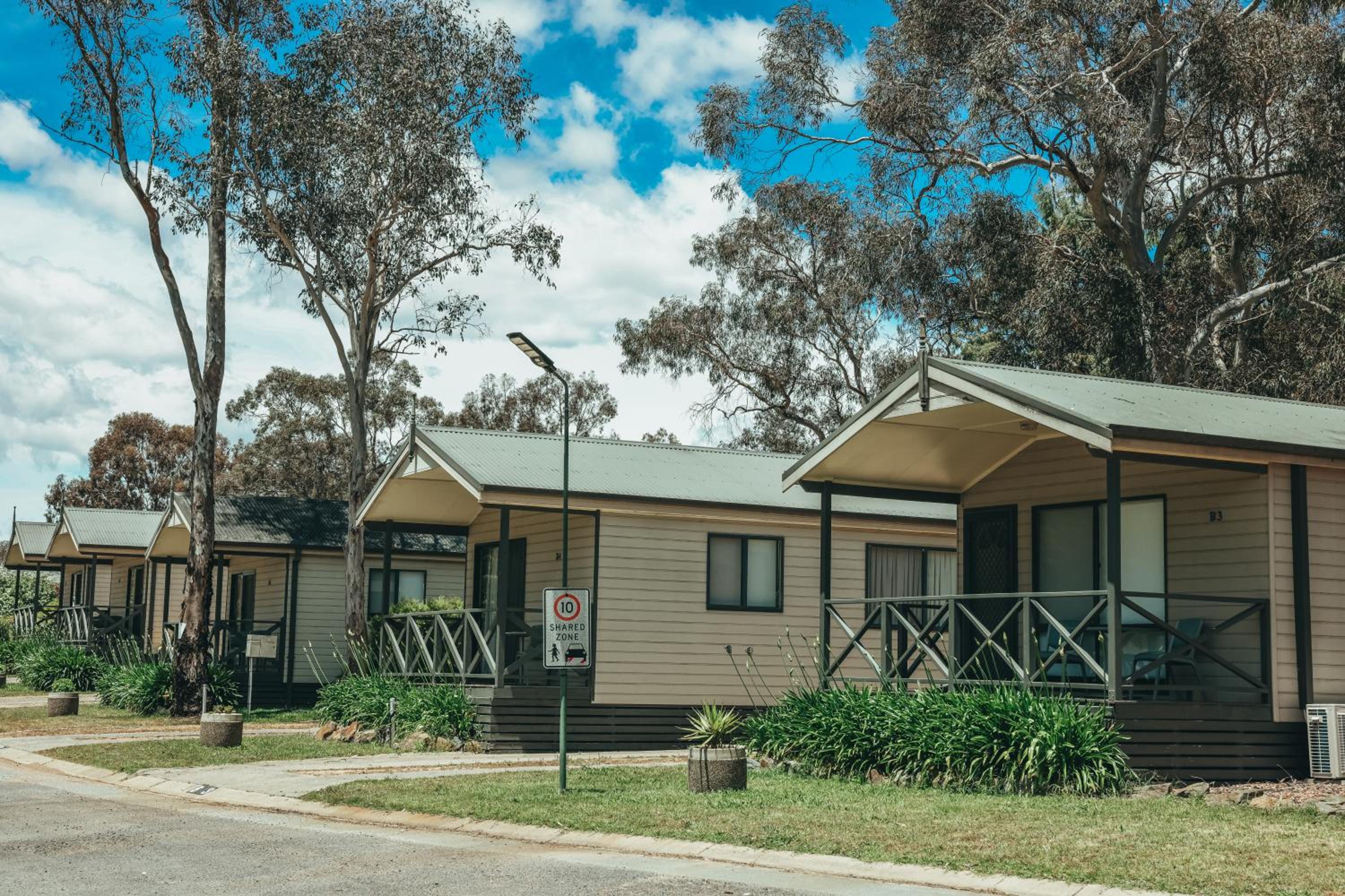 Two-Bedroom Bungalow - Photo 4