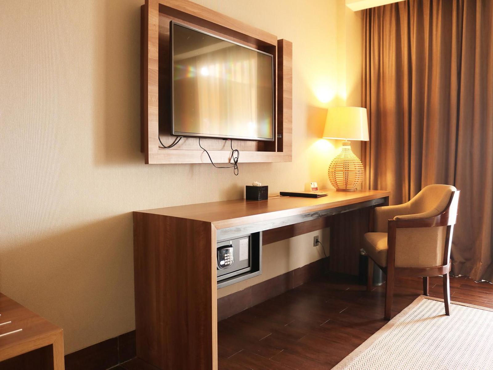 Executive Suite - Photo 7
