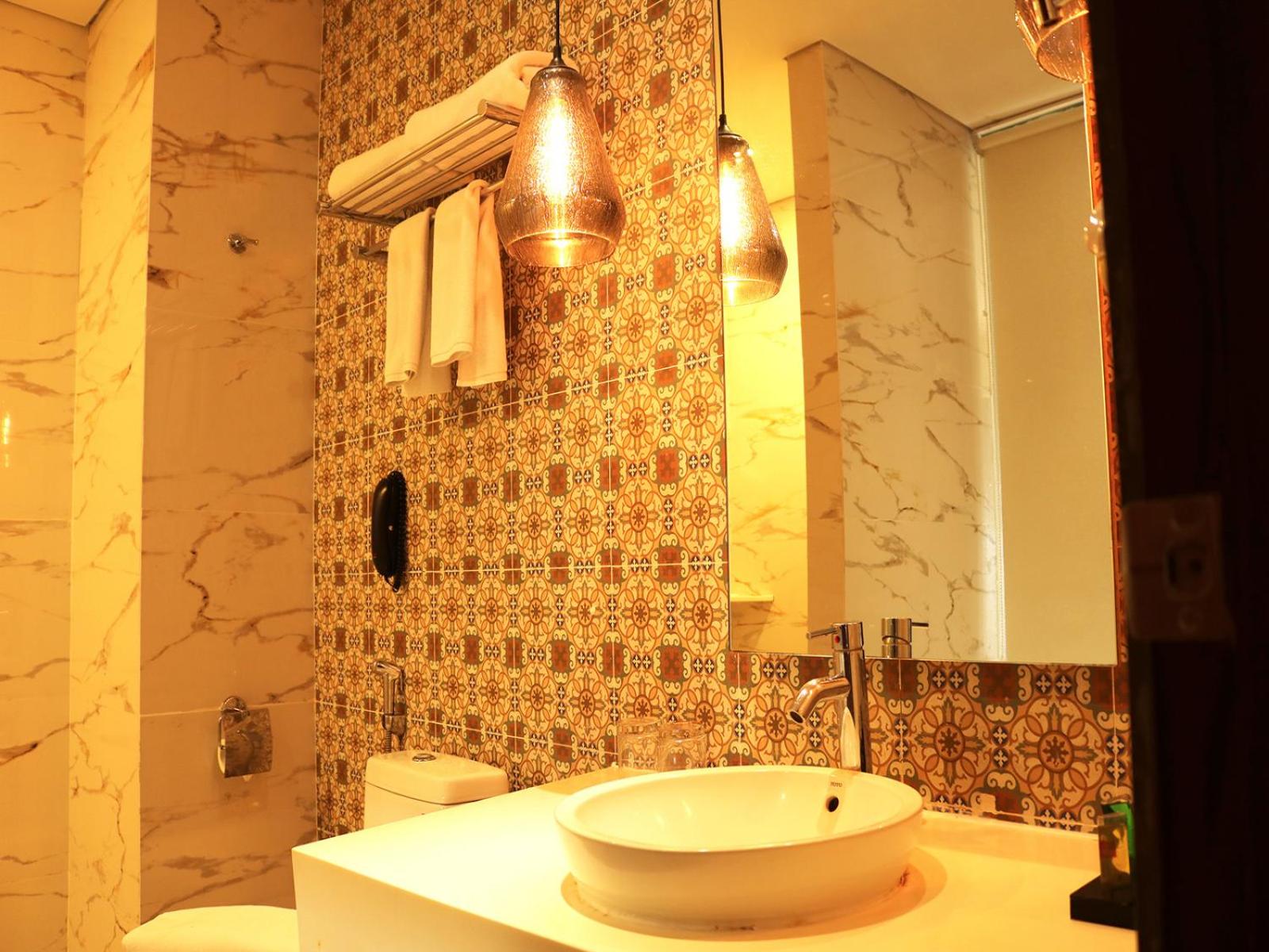 Executive Suite - Photo 3