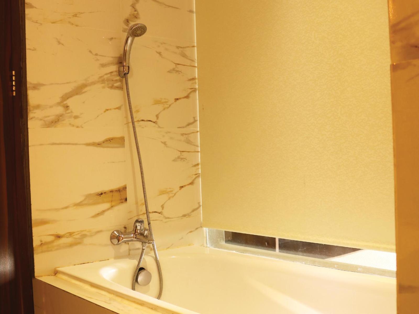 Executive Suite - Photo 6