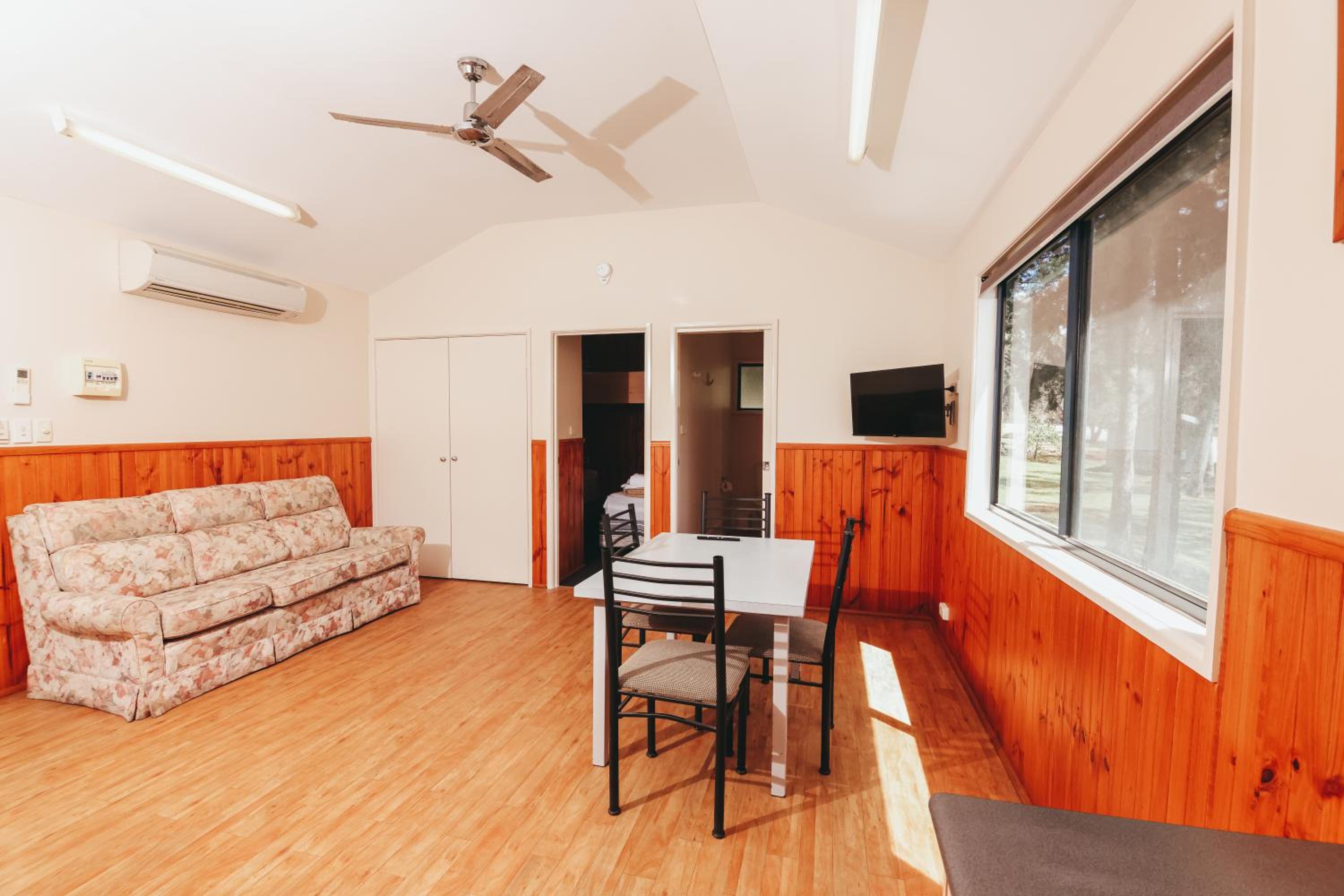 Two-Bedroom Bungalow - Photo 6