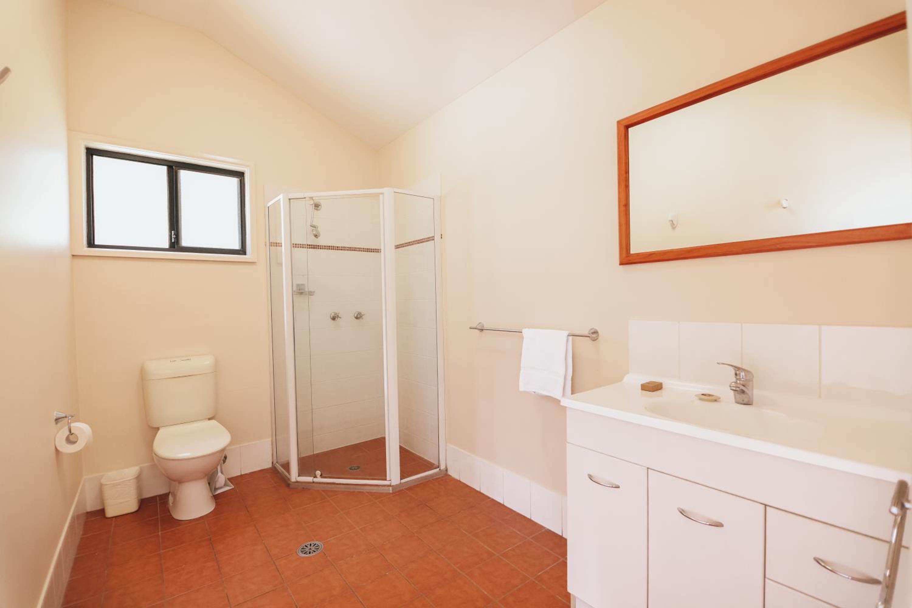 Two-Bedroom Bungalow - Photo 9