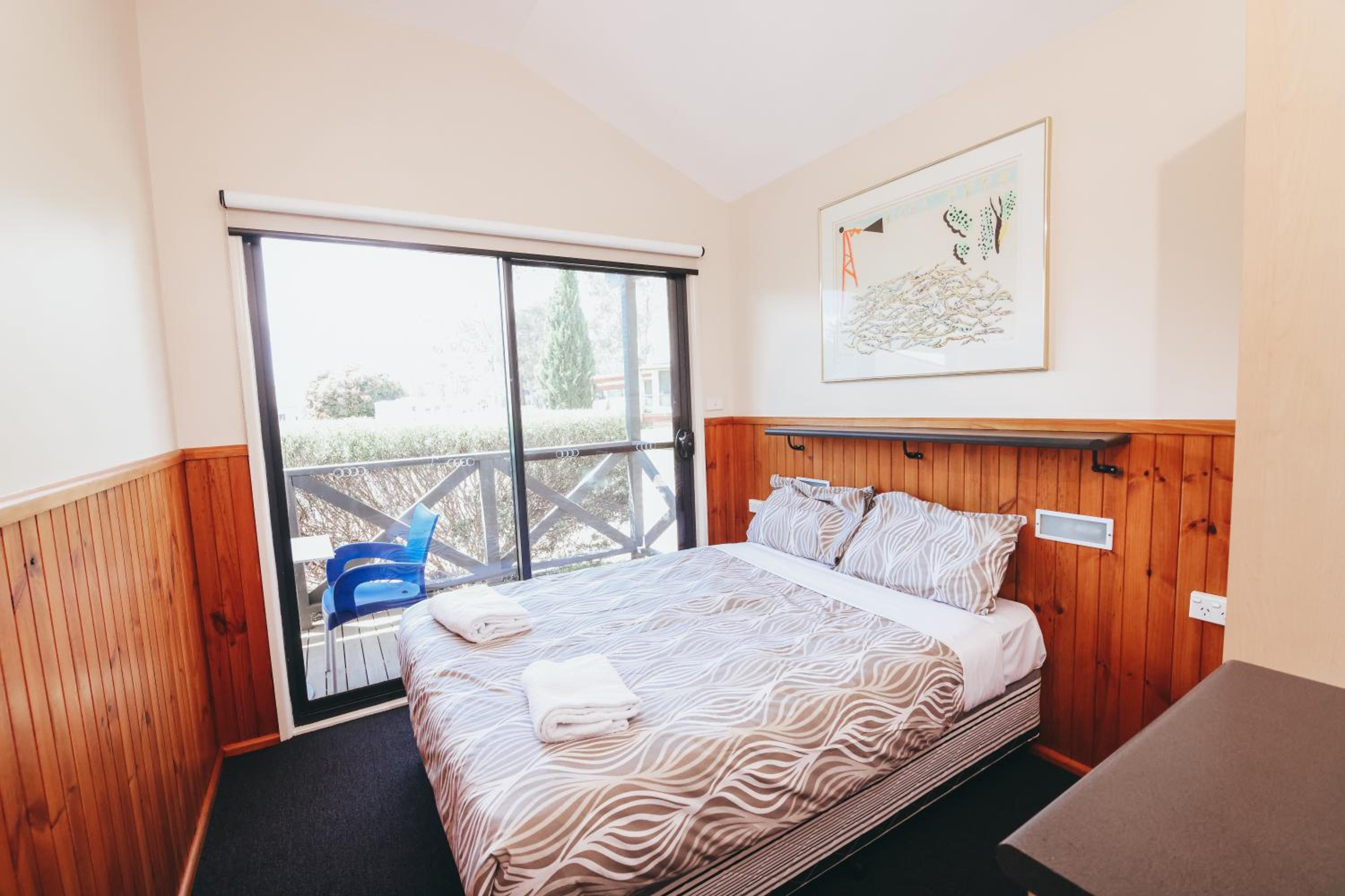Two-Bedroom Bungalow - Photo 5