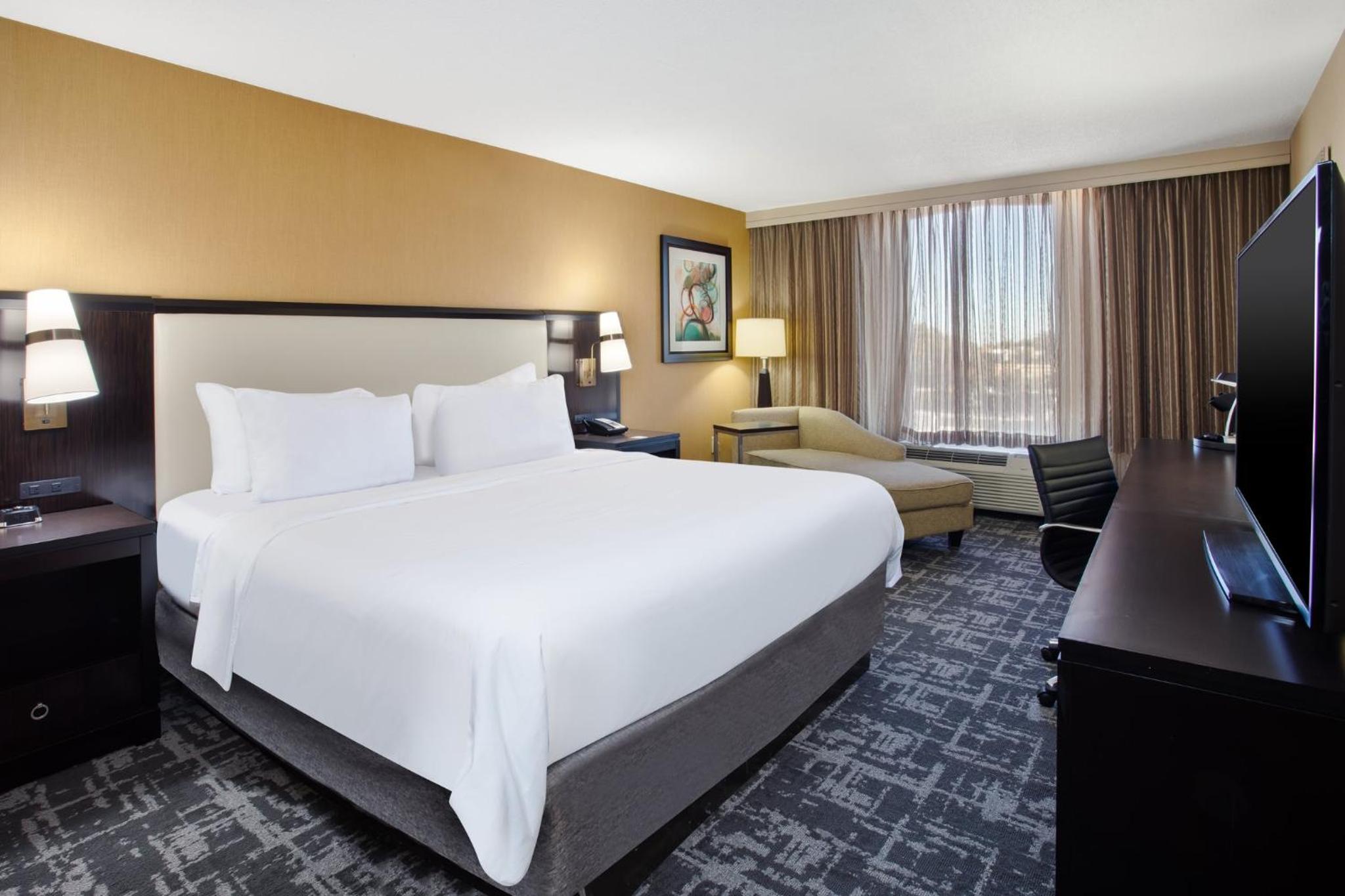 Standard King Room - Photo 5