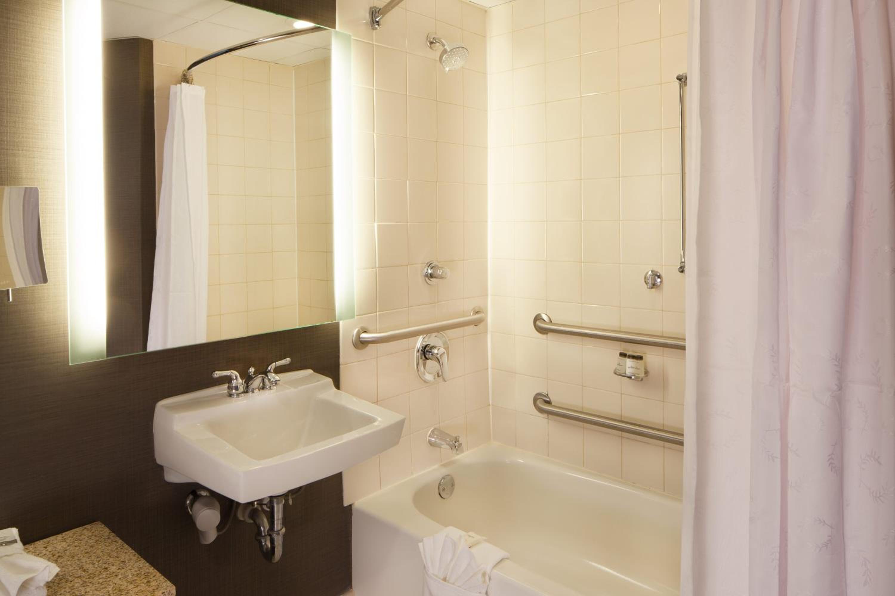 Guest Room, 1 King photo 3